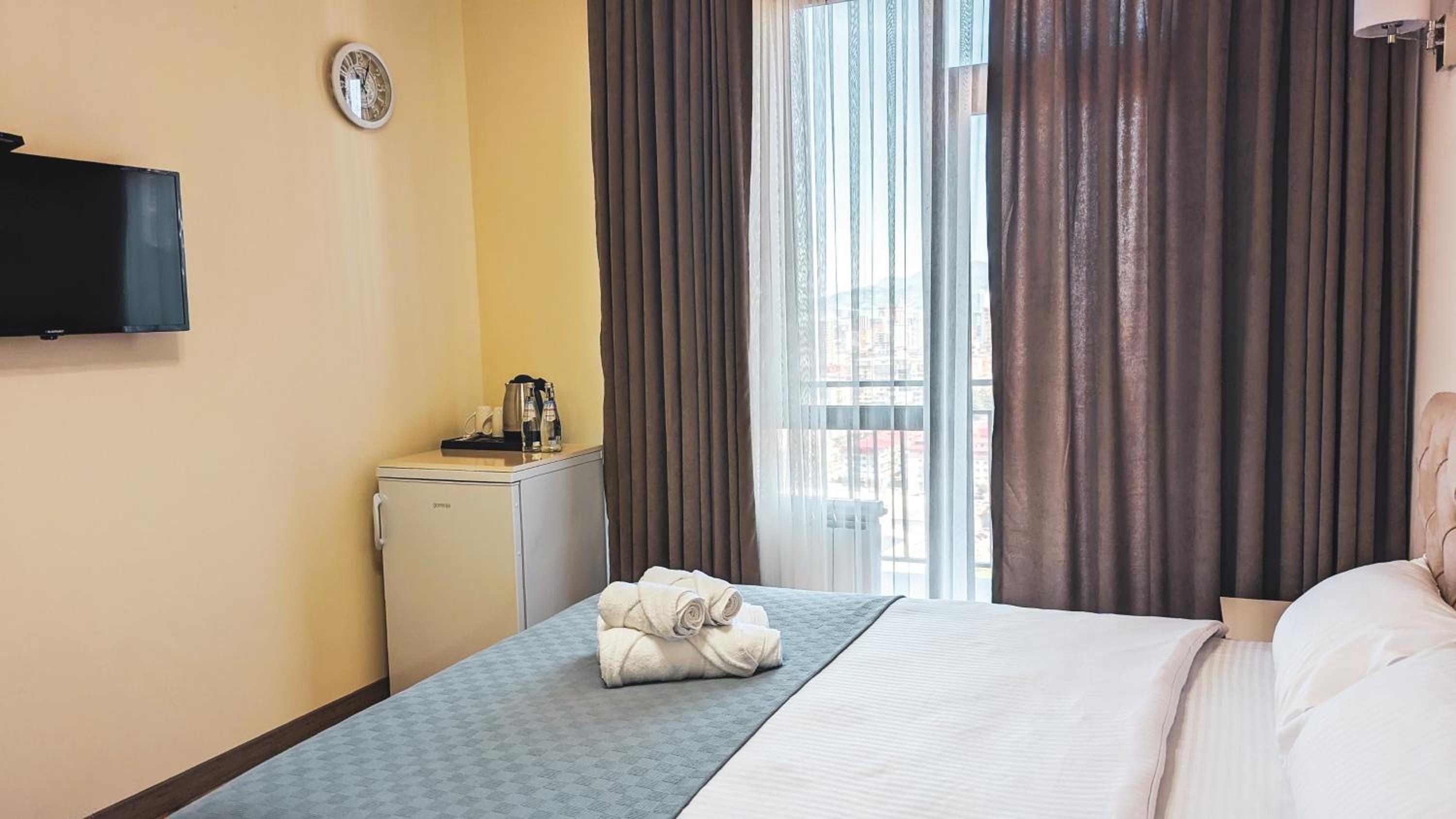 Deluxe Double Room - Photo 13