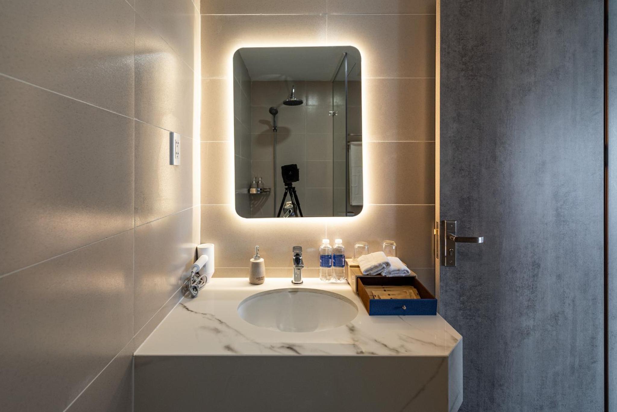 Superior Double Room with Balcony - Photo 8