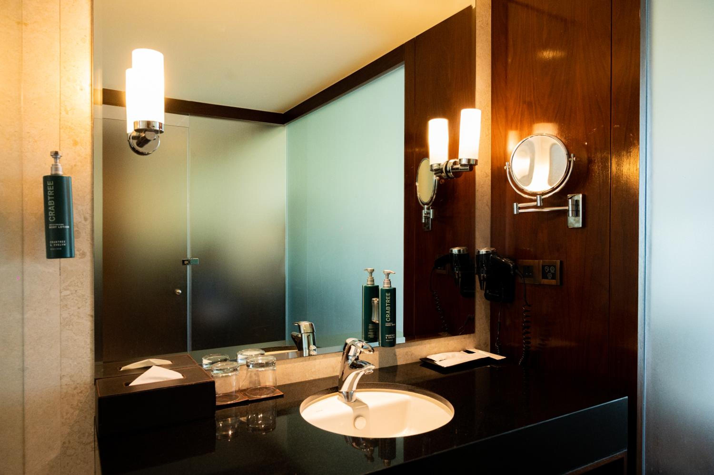 Executive King Room - Lounge Access - Photo 14