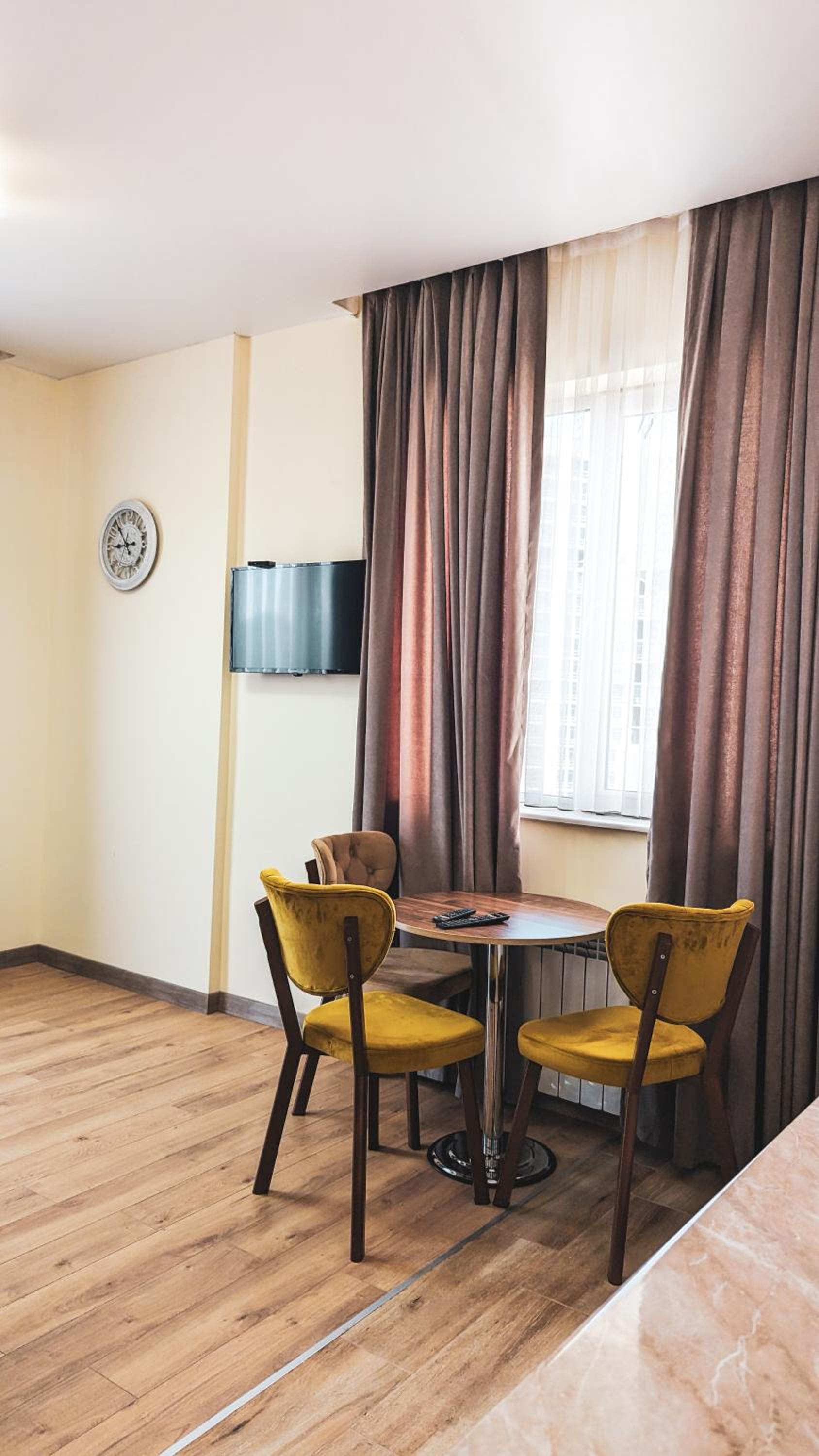 Suite - Photo 5