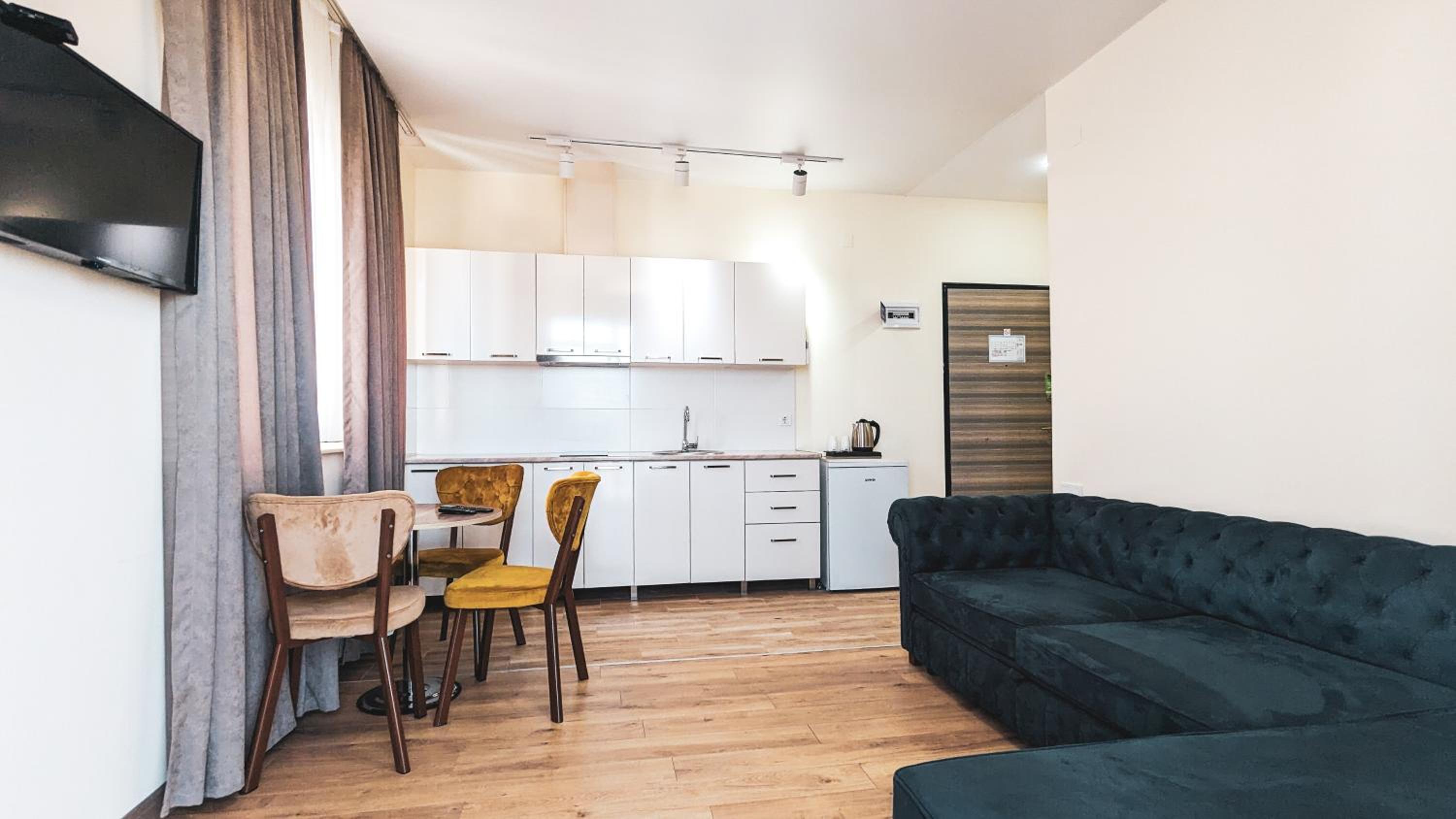 Suite - Photo 2