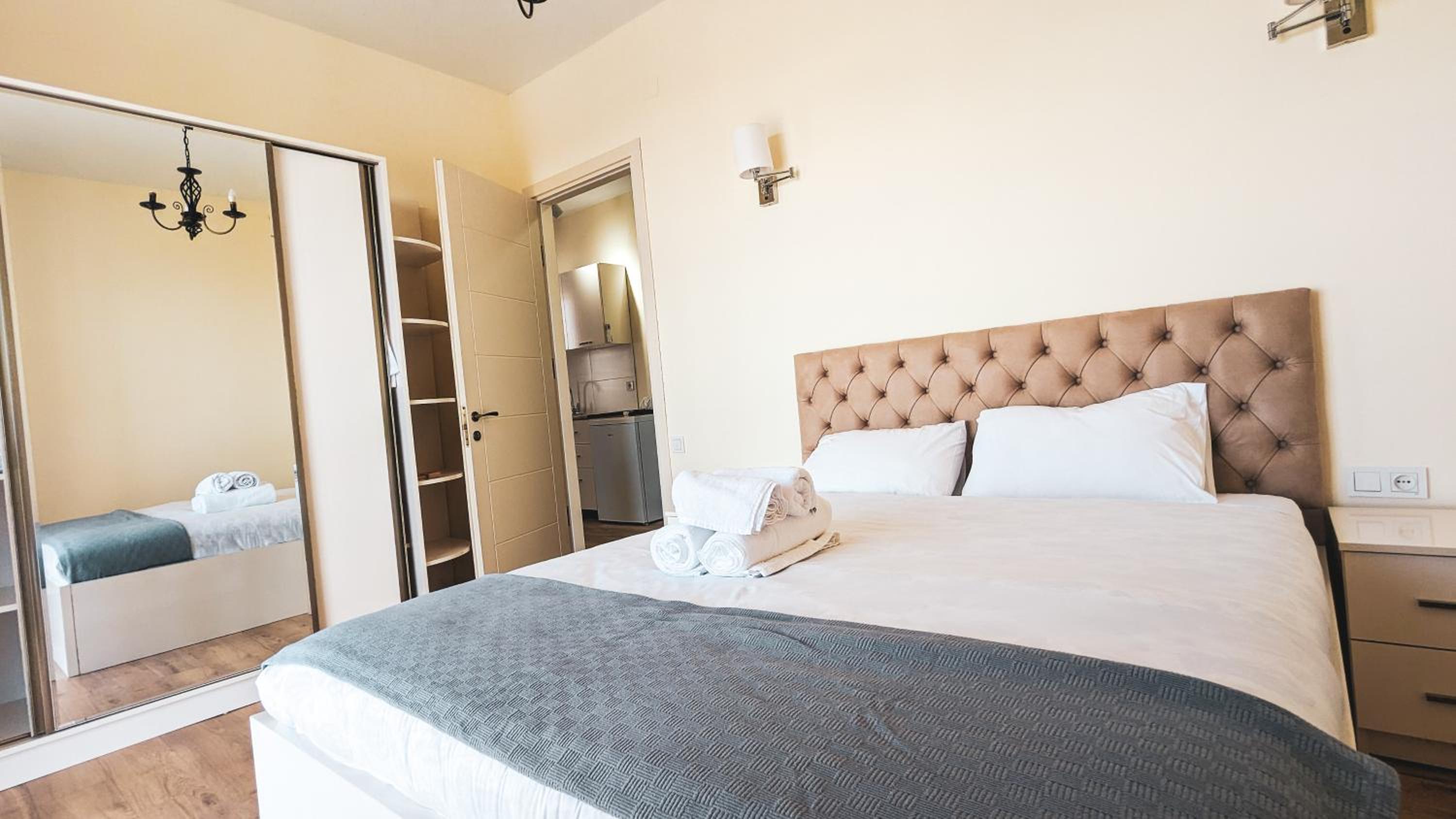 Suite - Photo 12