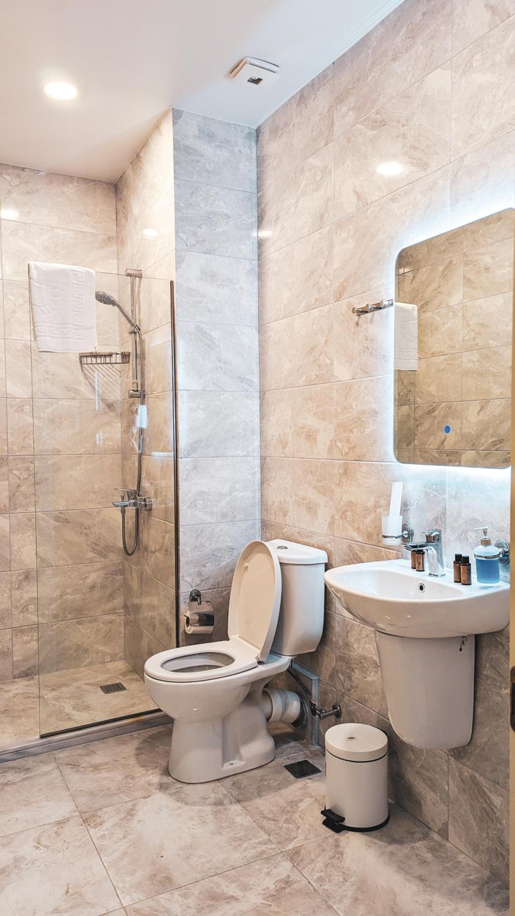 Suite - Photo 14