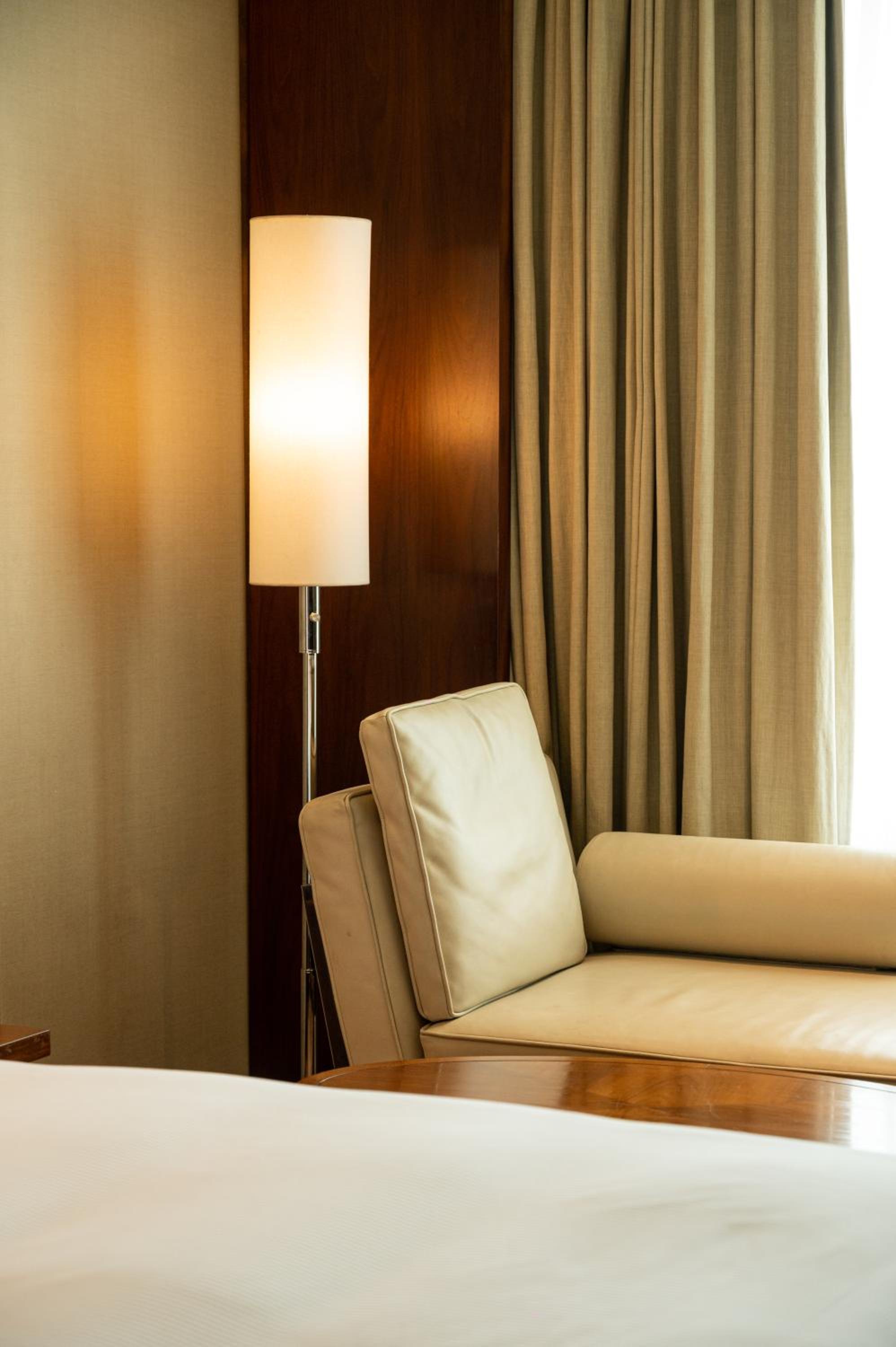 Executive King Room - Lounge Access - Photo 8