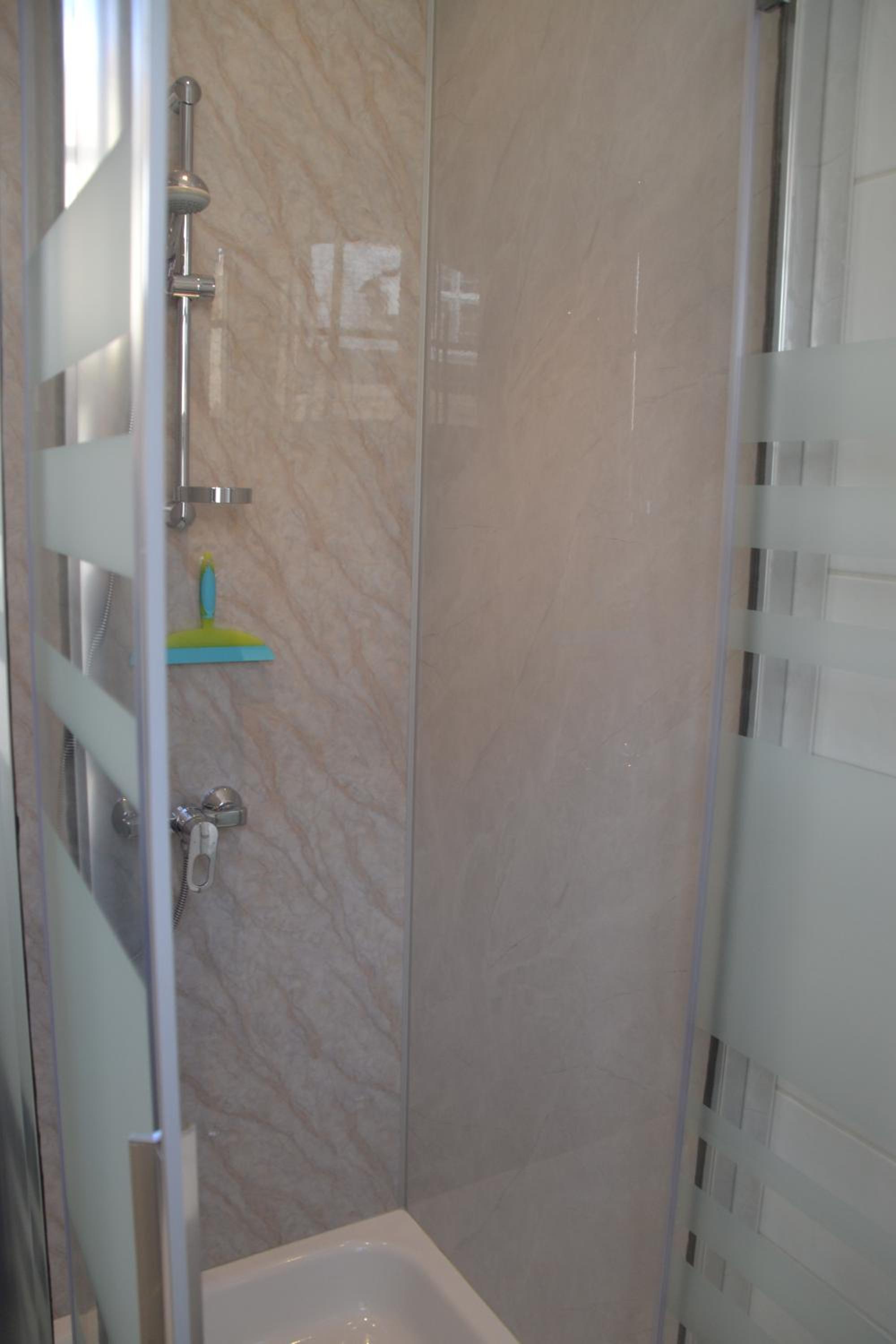 Deluxe Double Room with Shower photo 2