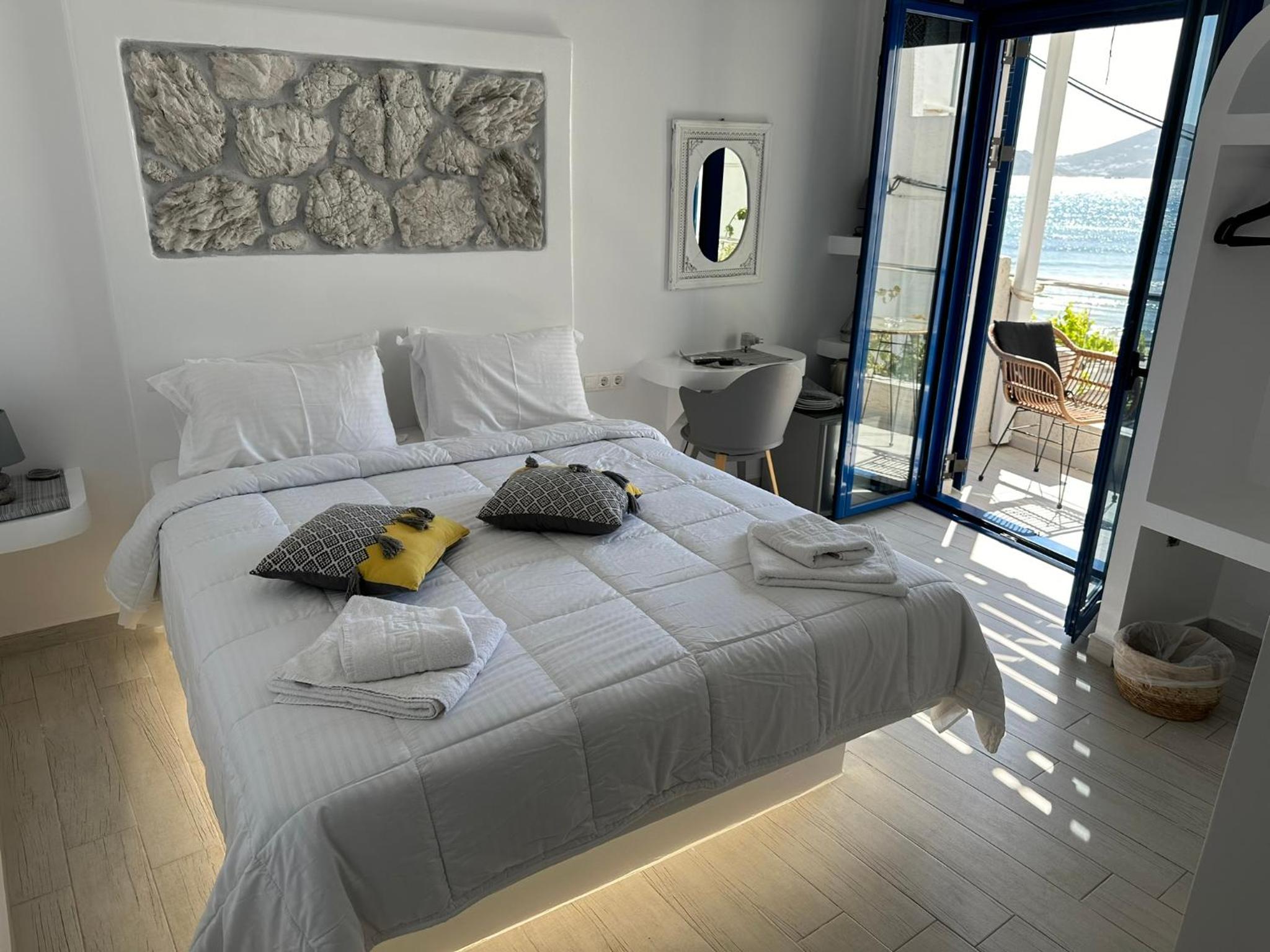 Double Room with Sea View - Photo 3