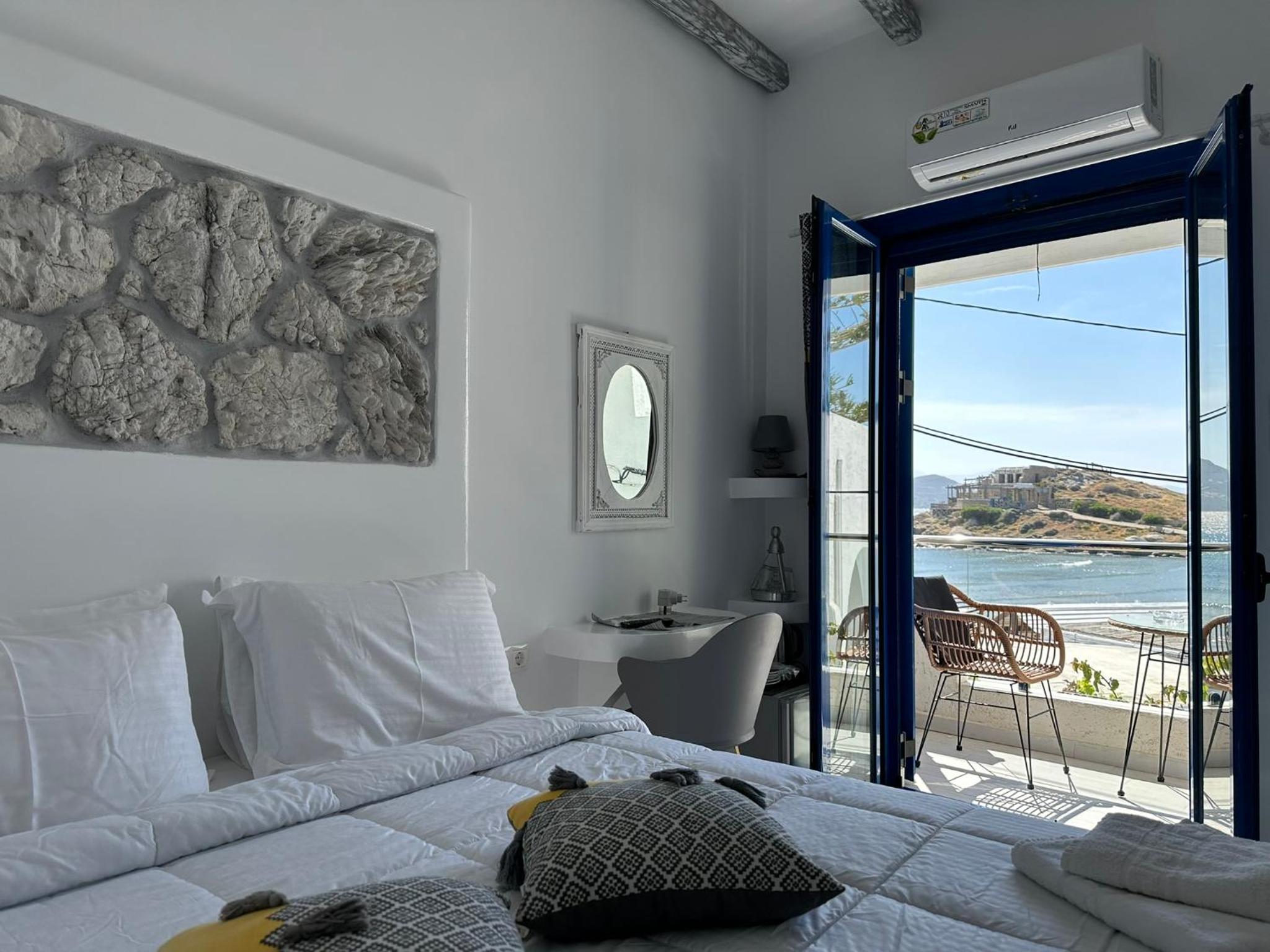 Double Room with Sea View - Photo 6