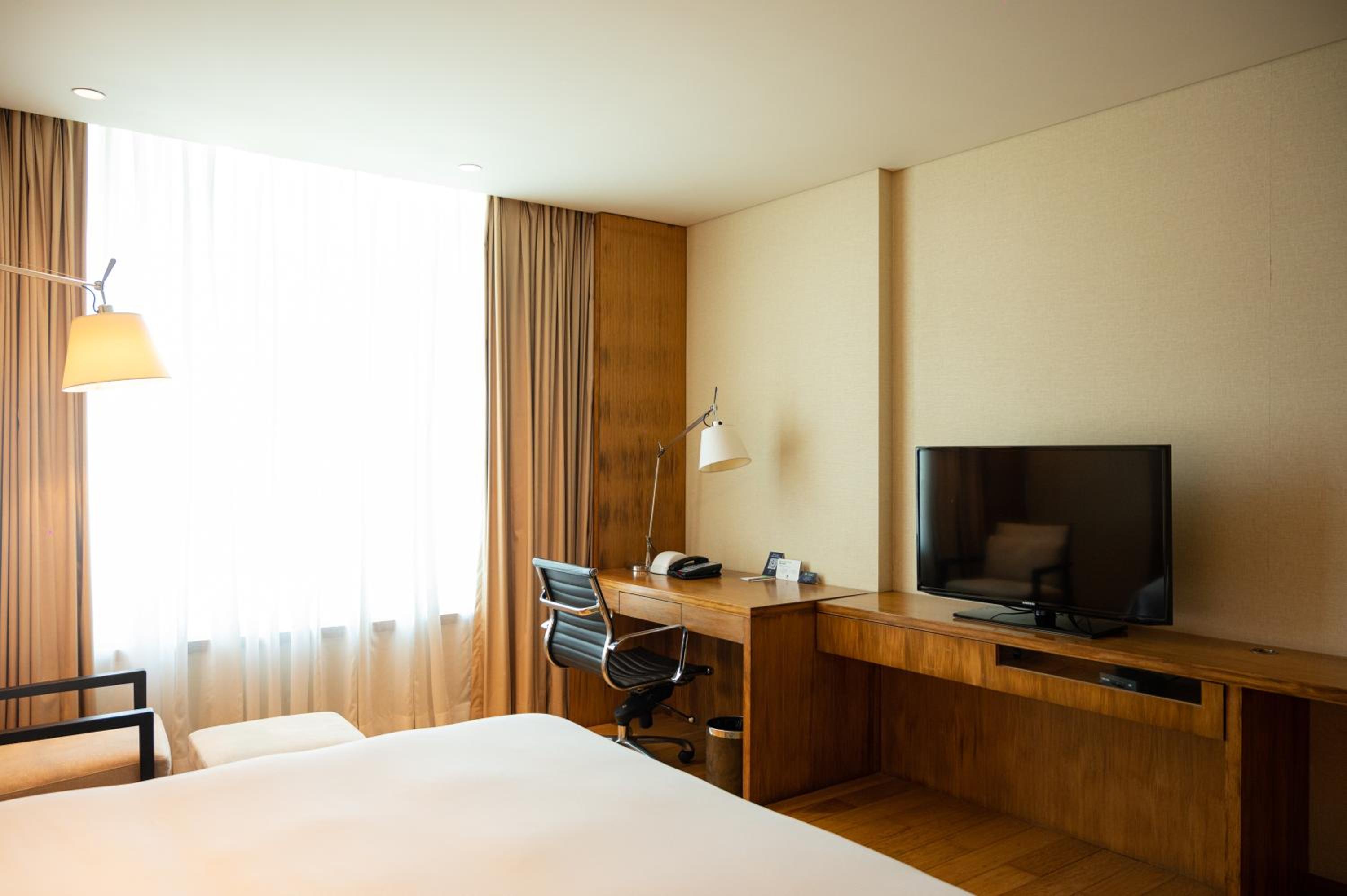 Executive King Suite with Lounge Access - Photo 3
