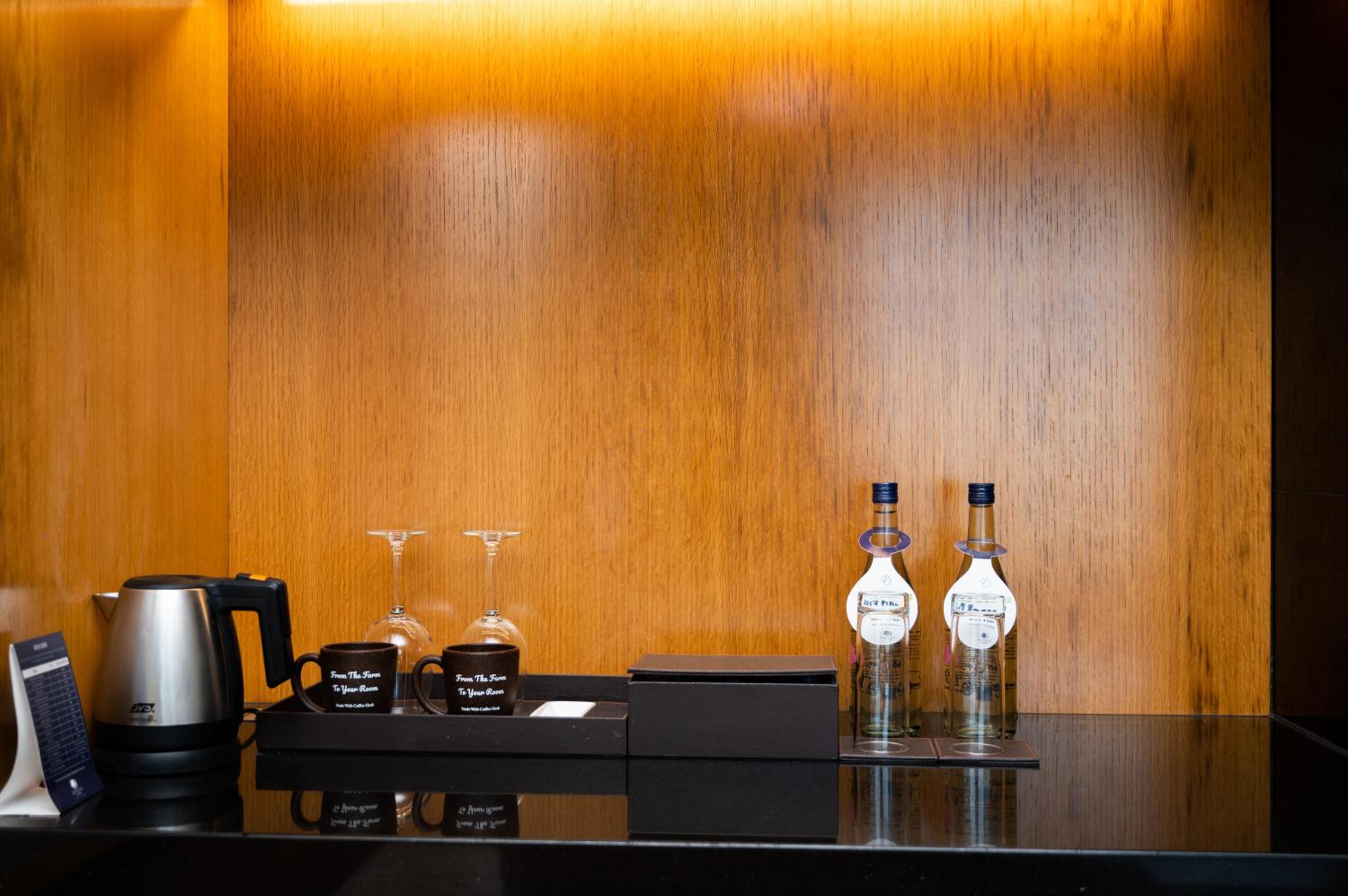 Executive King Suite with Lounge Access - Photo 2