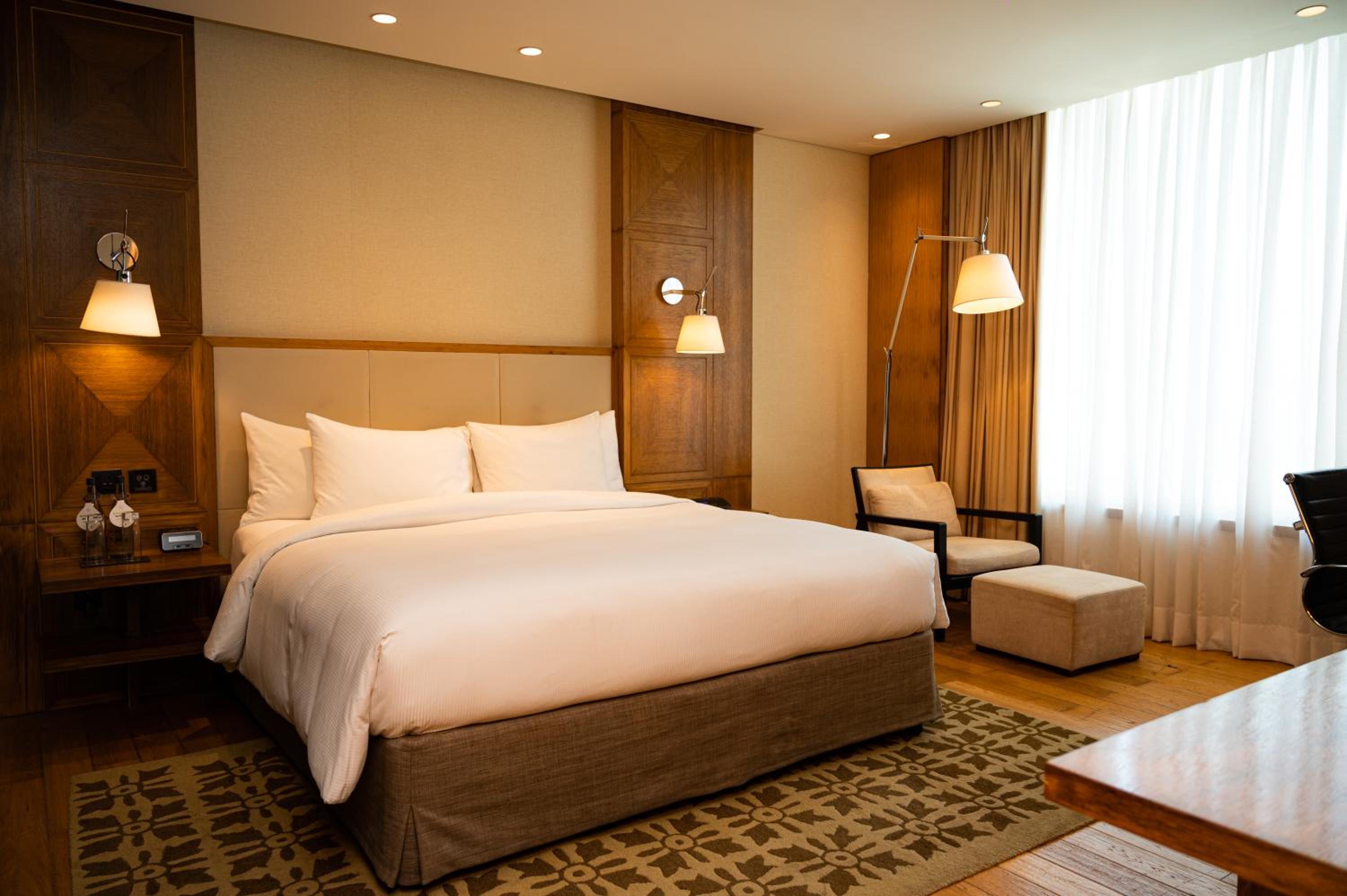 Executive King Suite with Lounge Access - Photo 15