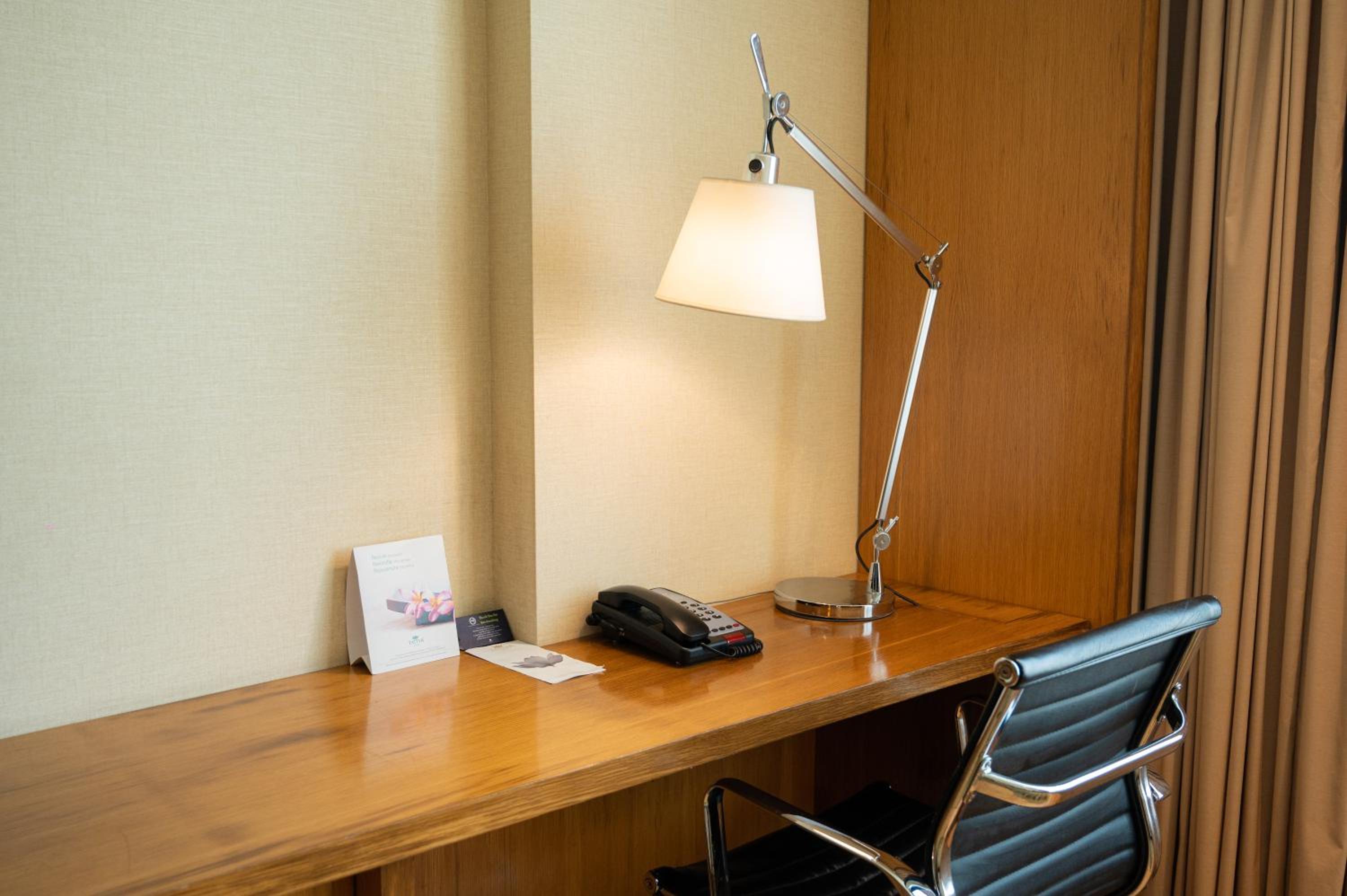 Executive King Suite with Lounge Access - Photo 5