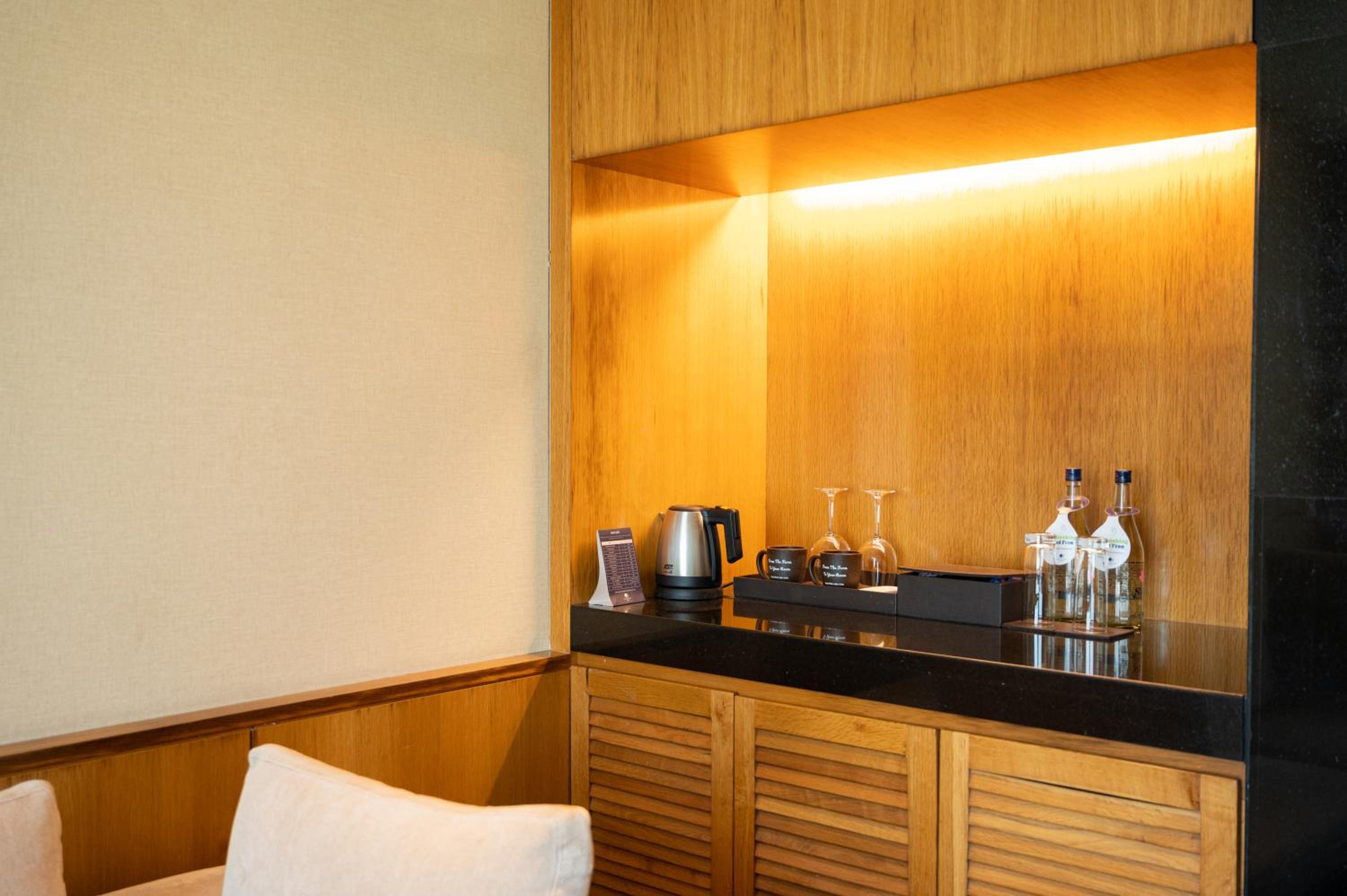 Executive King Suite with Lounge Access - Photo 6