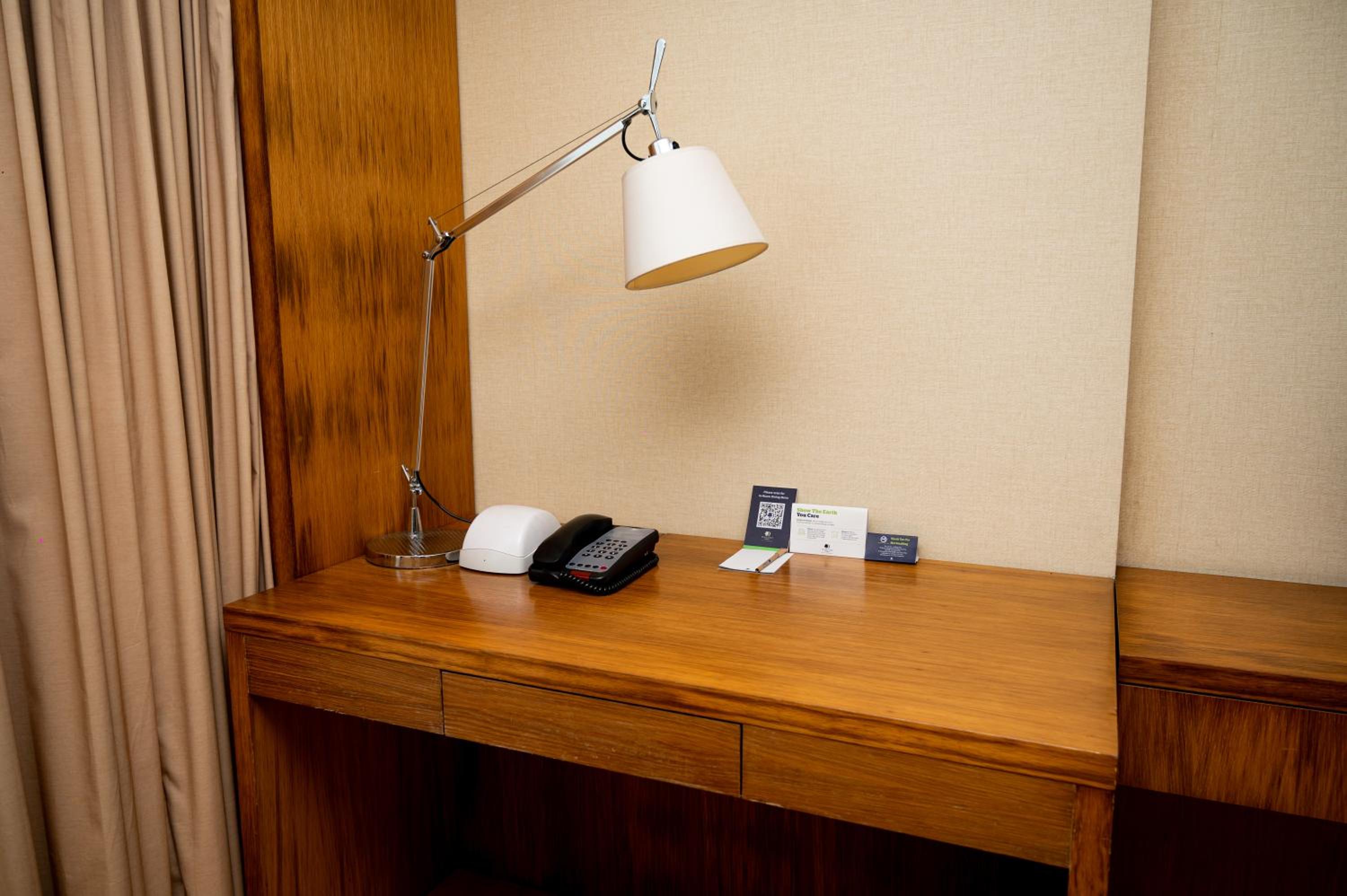 Executive King Suite with Lounge Access - Photo 7