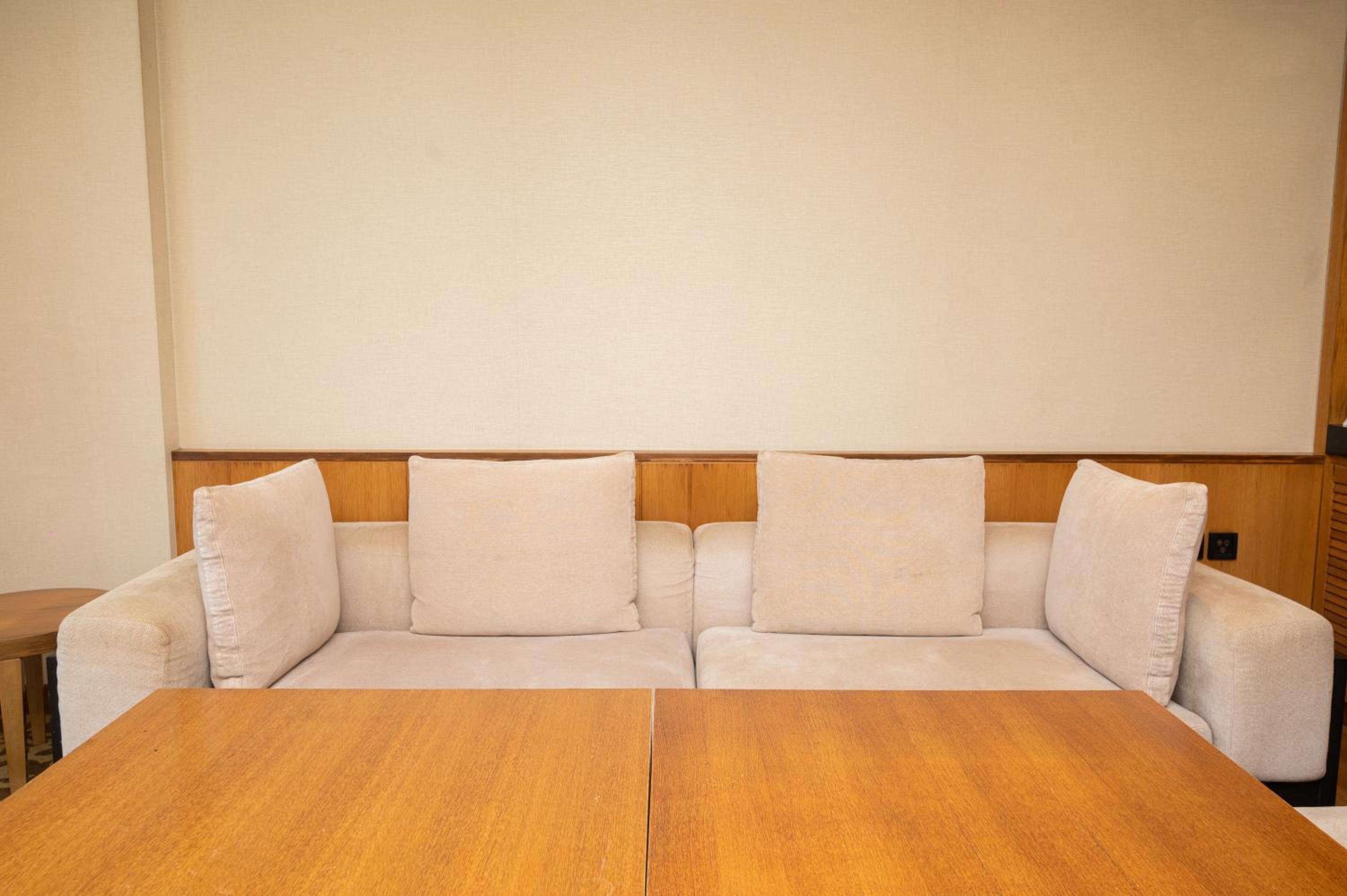 Executive King Suite with Lounge Access - Photo 10