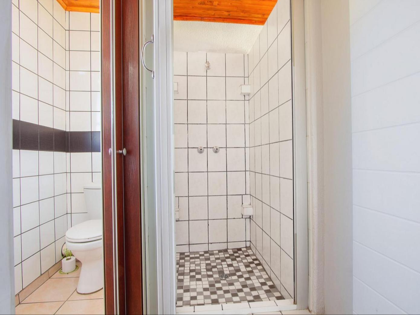 Standard Twin Room - Photo 3