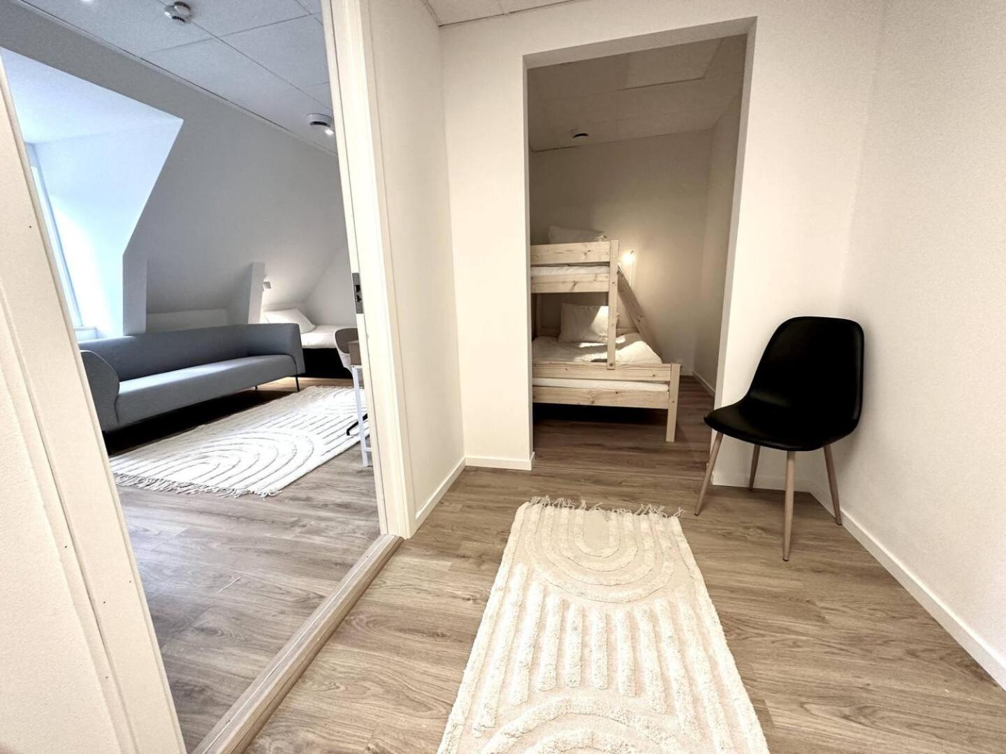 Double or Twin Room with Shared Bathroom photo 2