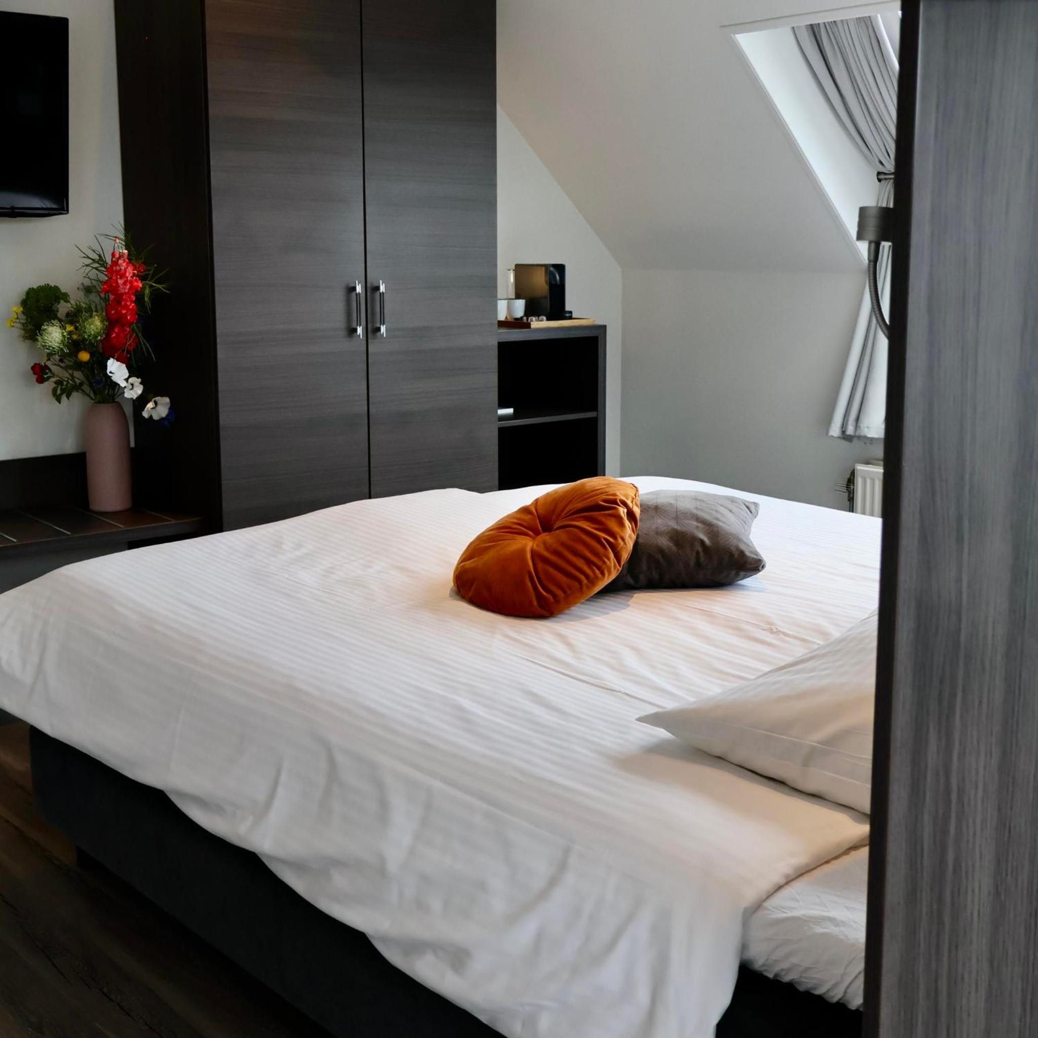 Queen Room with Spa Bath