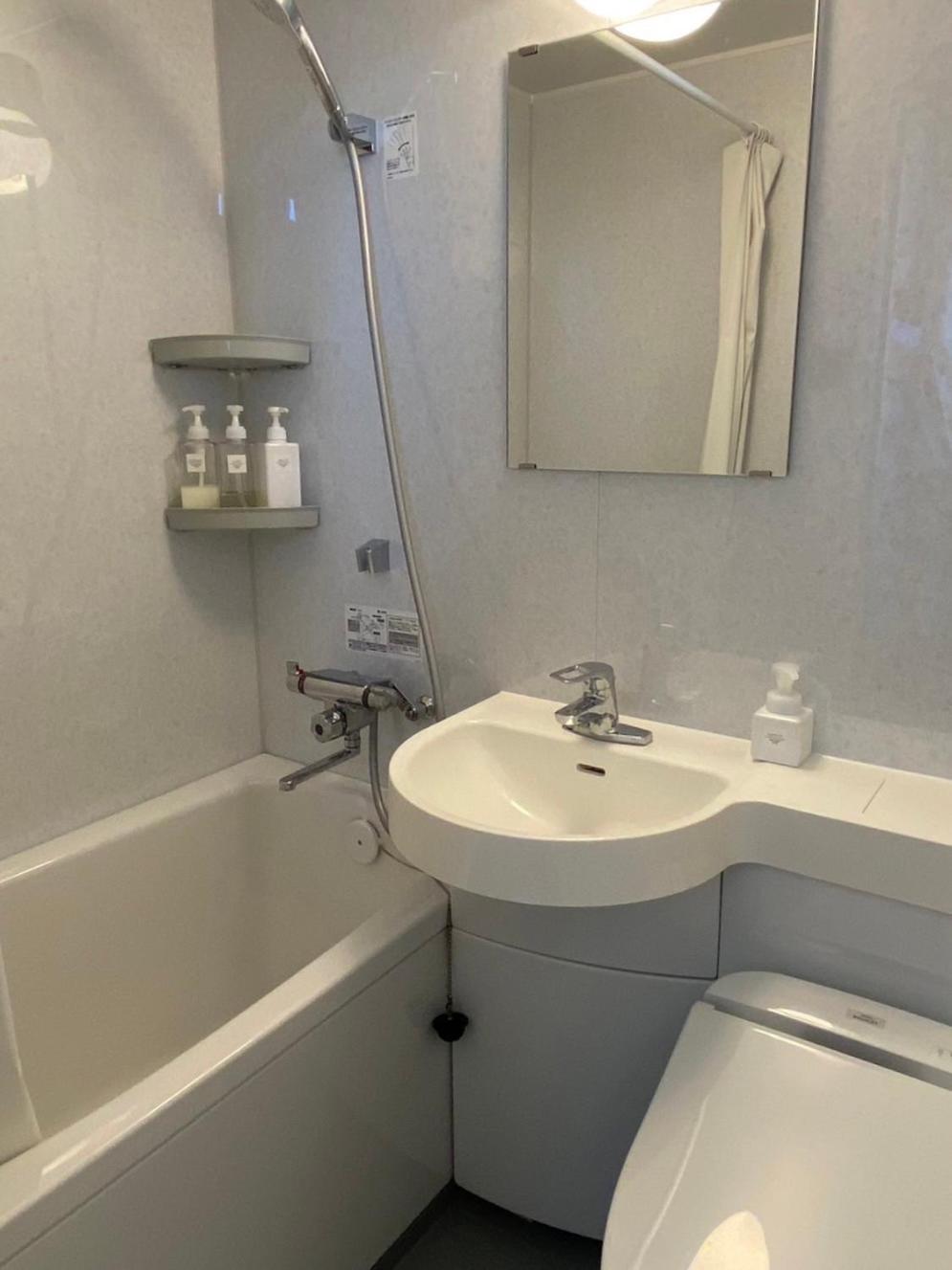 Twin Room with Private Bathroom - Photo 11
