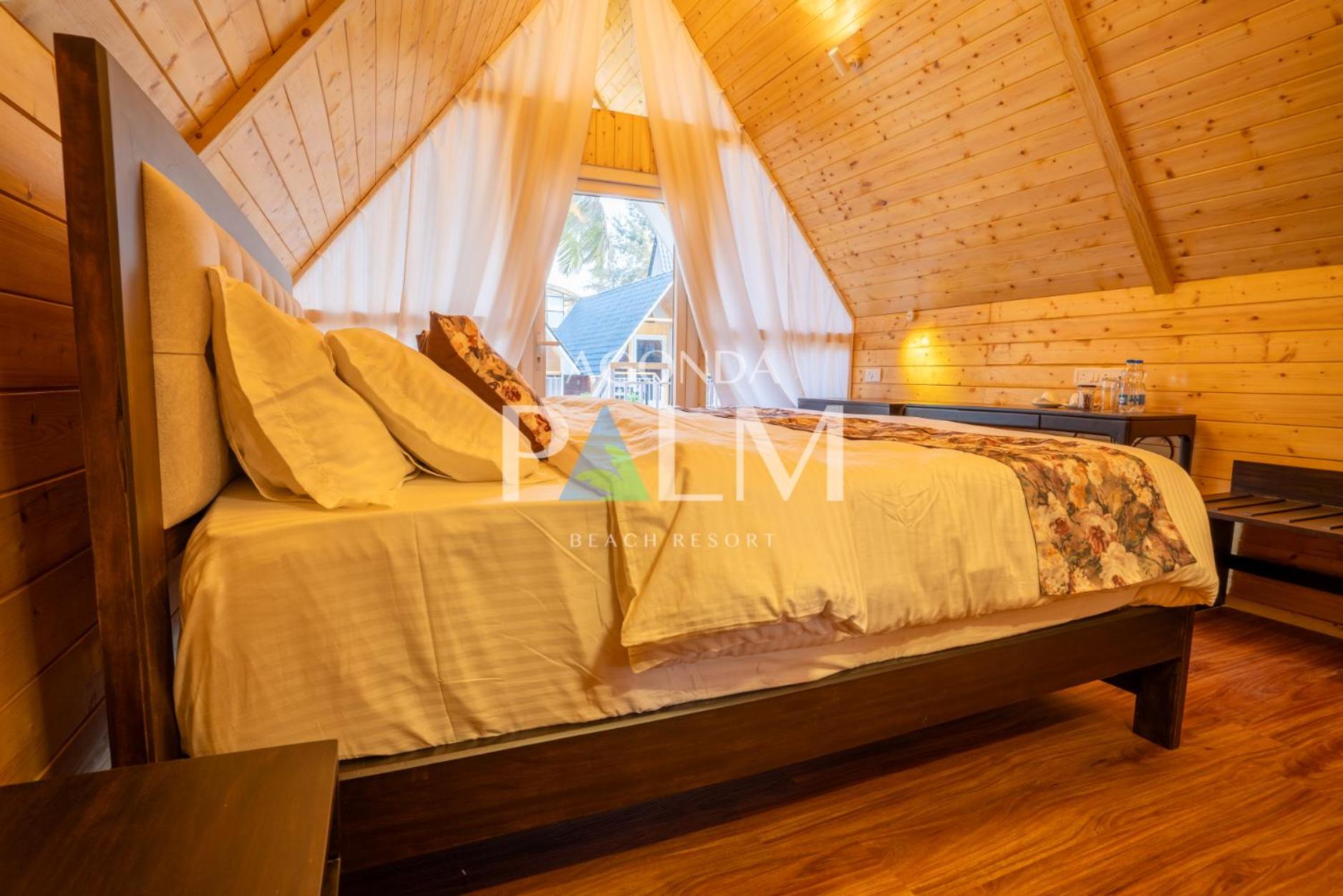 Deluxe King Suite photo 1