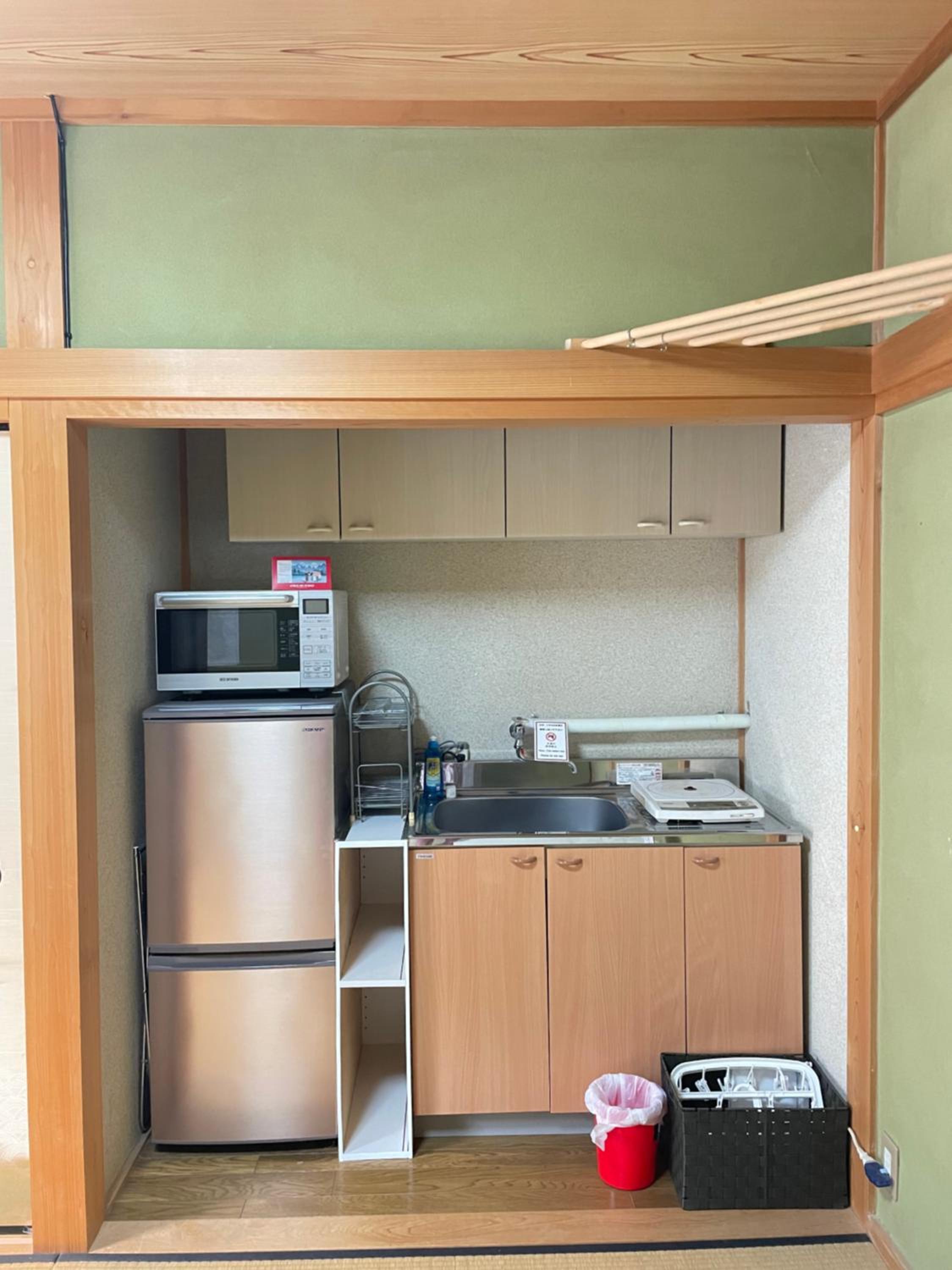 Economy Double Room - Photo 10