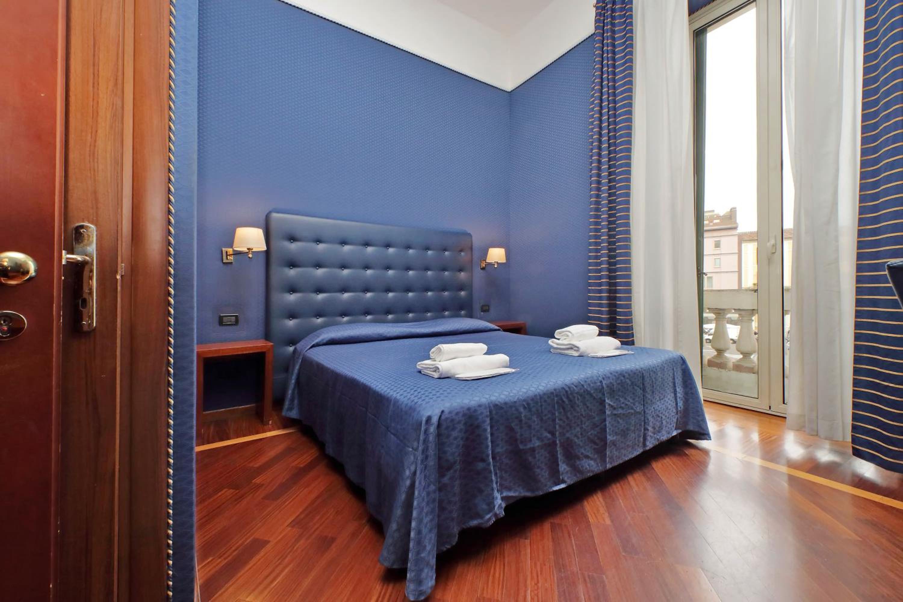 Double or Twin Room with City View photo 3