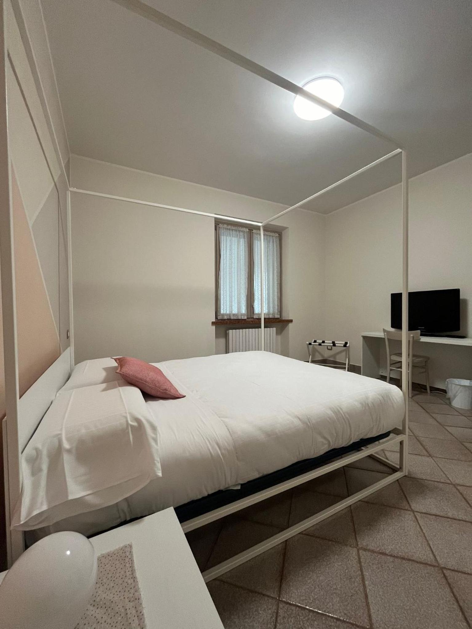 Family Room with Private Bathroom - Photo 3