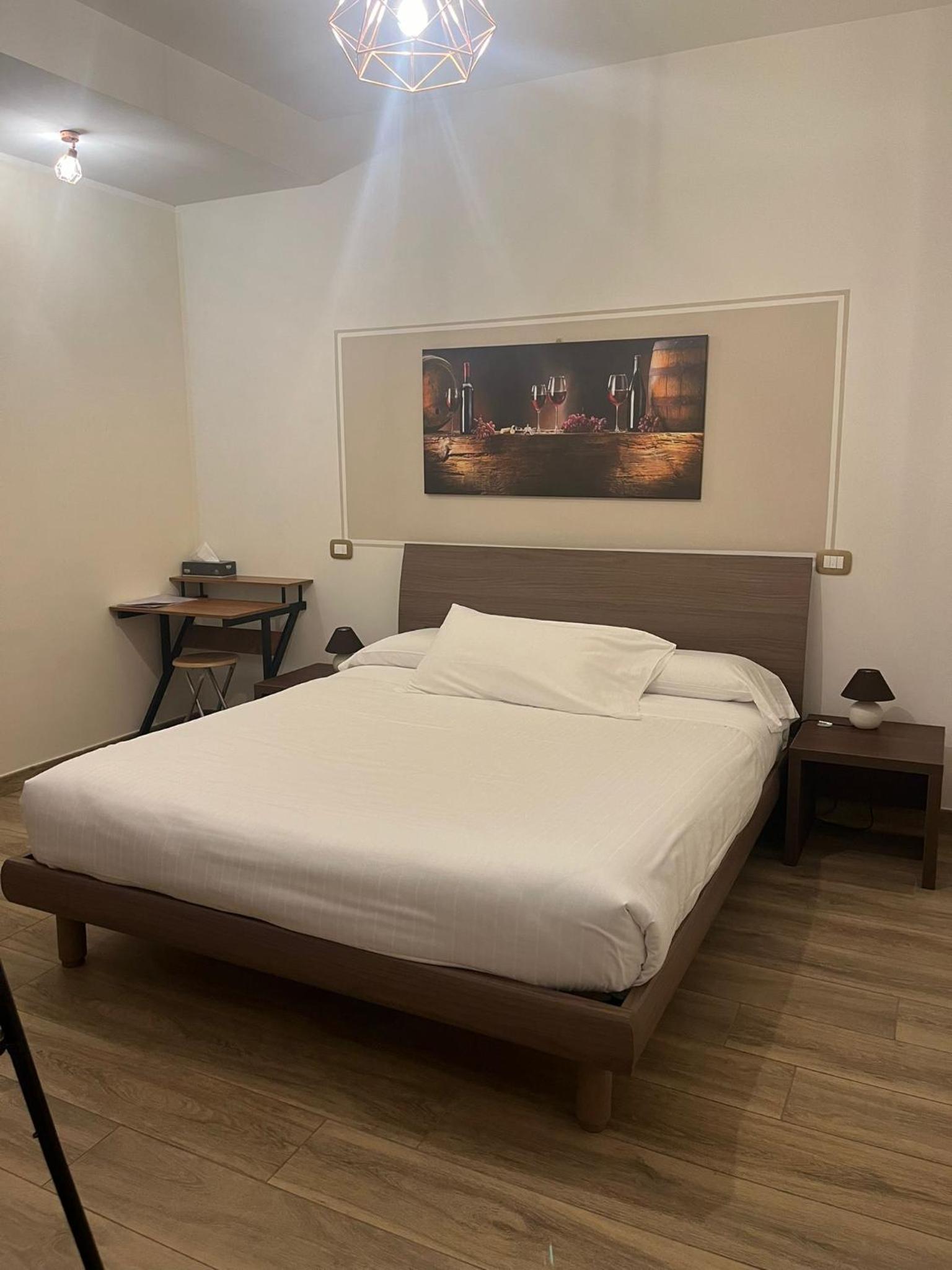 Deluxe Double Room - Photo 9
