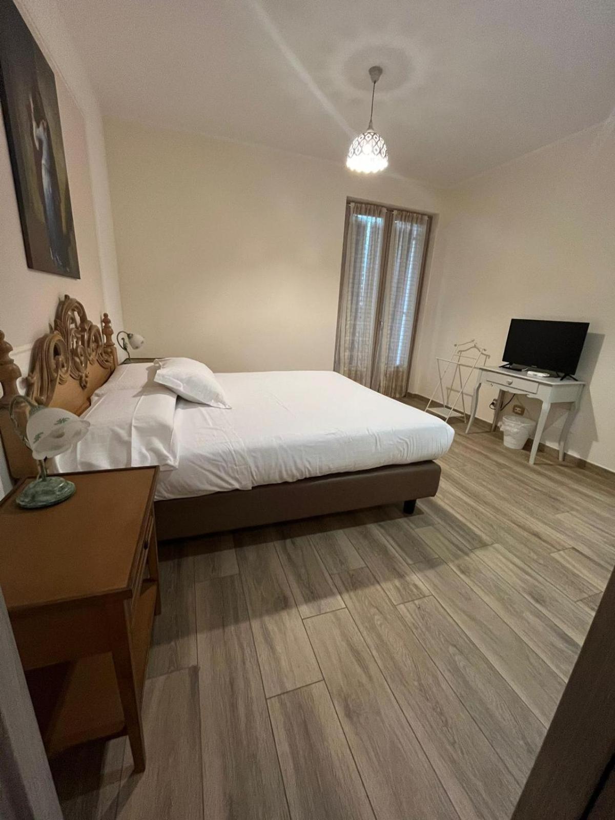 Junior Suite with Balcony - Photo 5