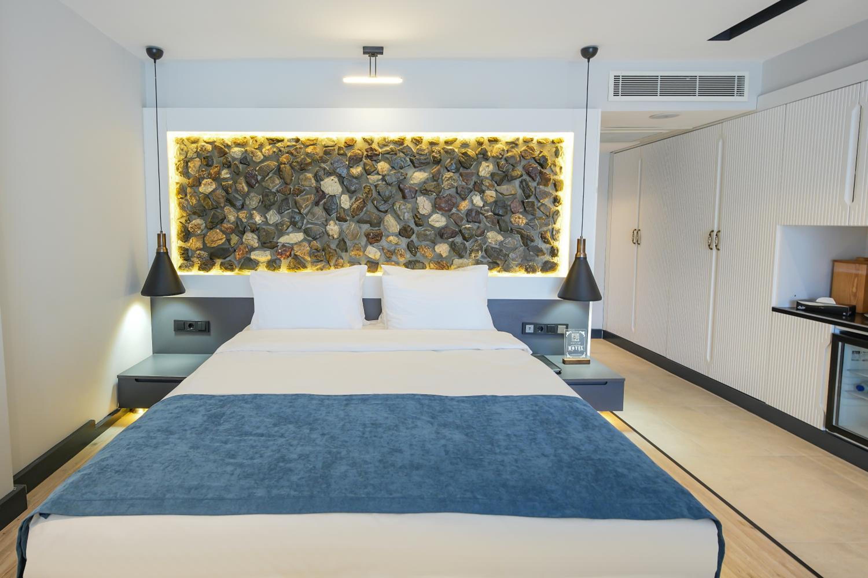 Triple Room with Pool View - Photo 1
