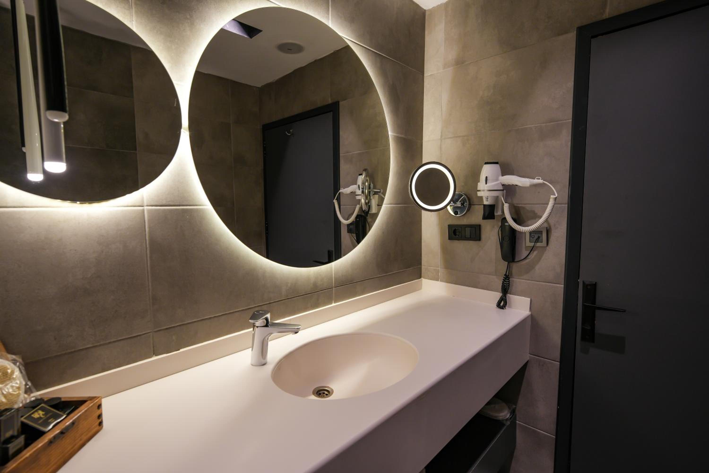 Triple Room with Pool View - Photo 6