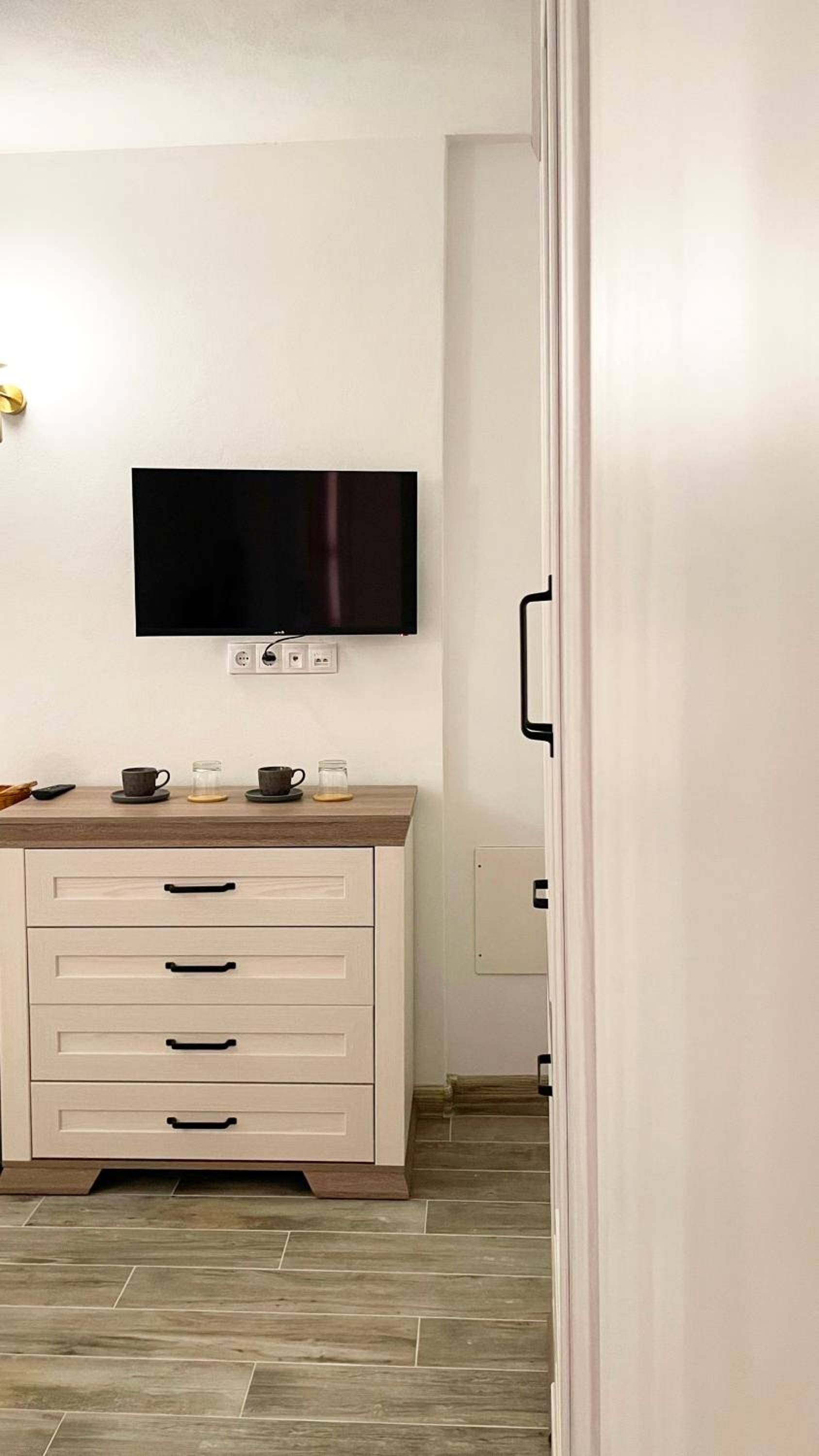 Apartment photo 2