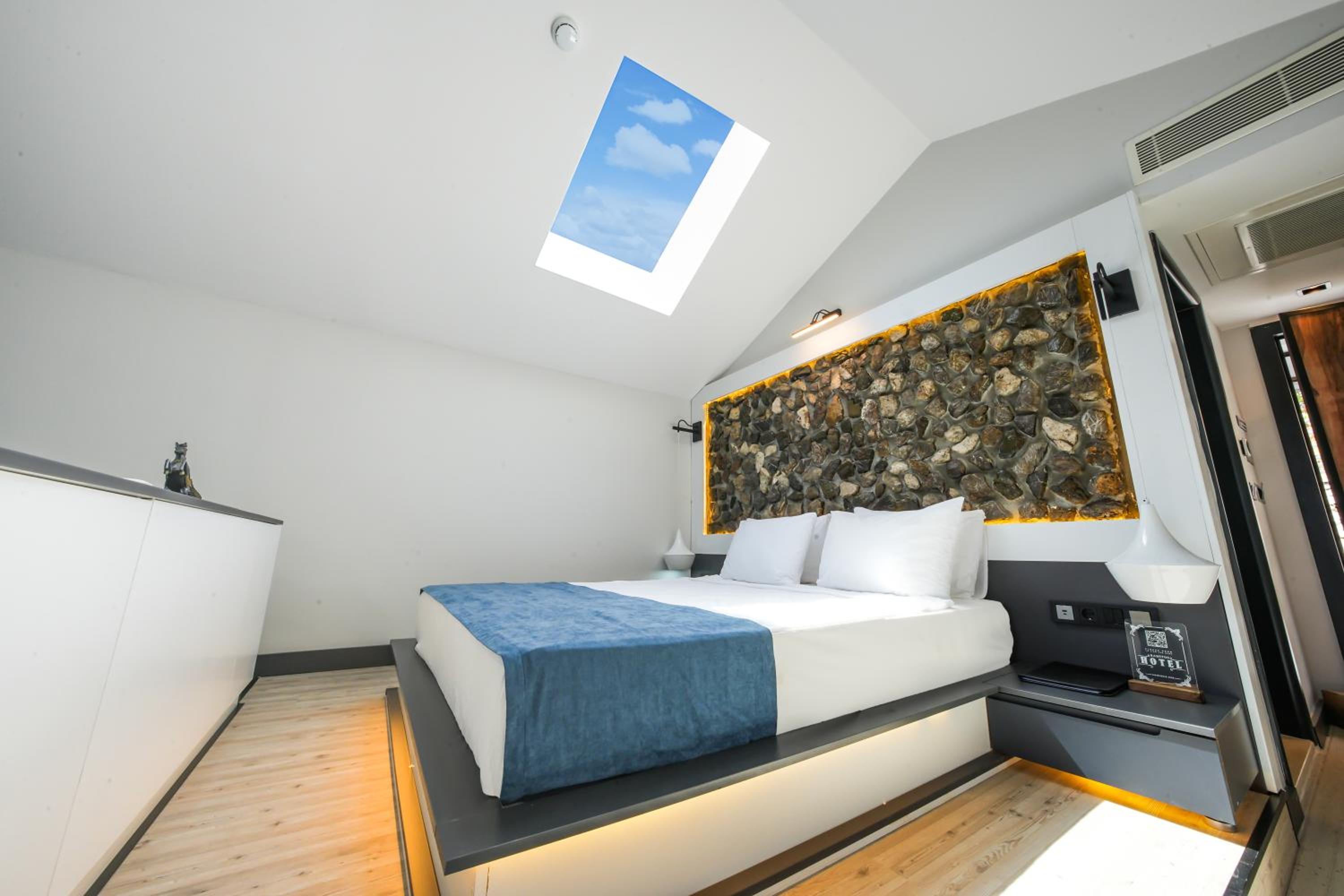 Deluxe Zimmer mit Meerblick Jacuzzi thumbnail 5