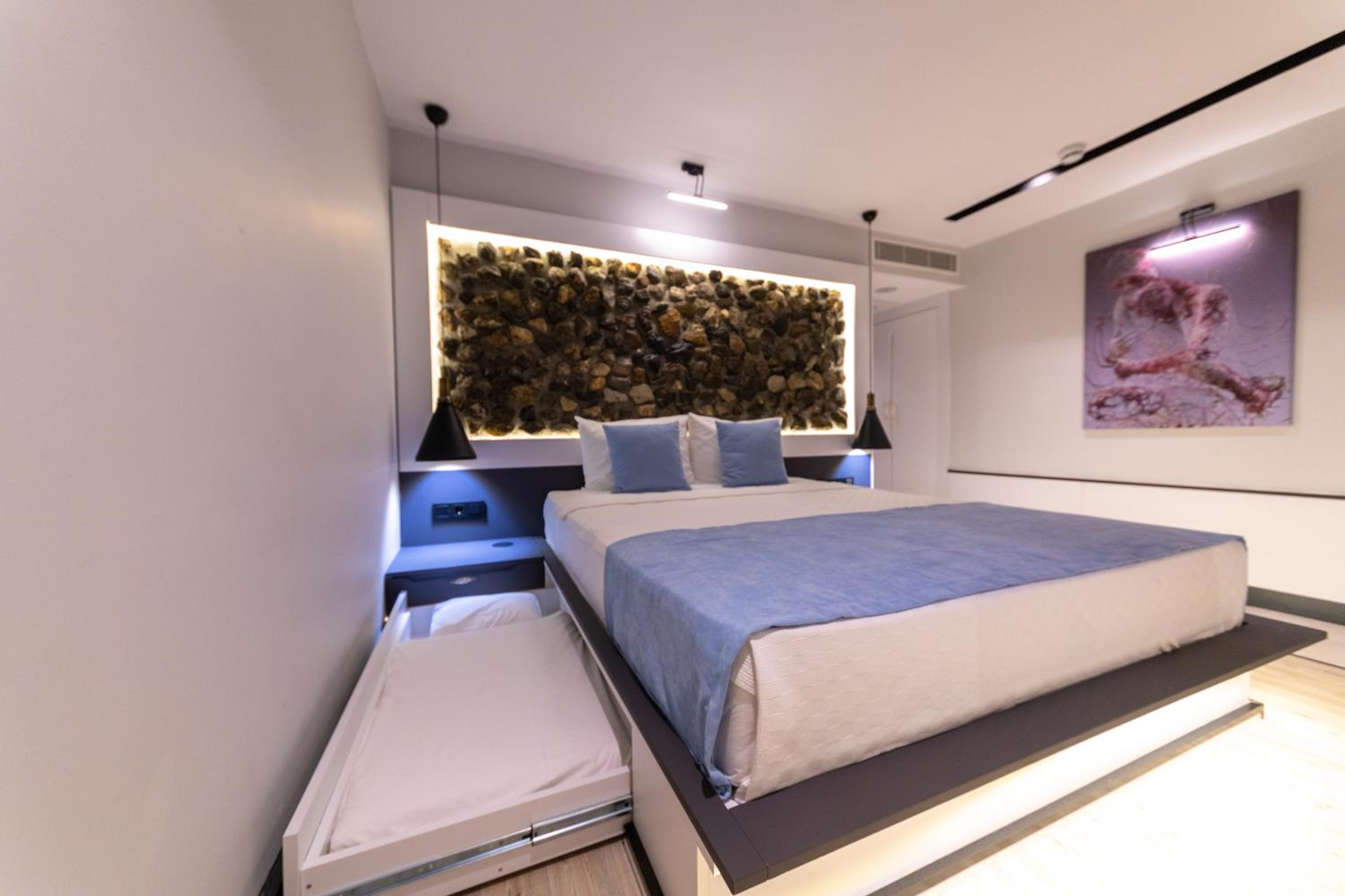 Triple Room with Pool View - Photo 8