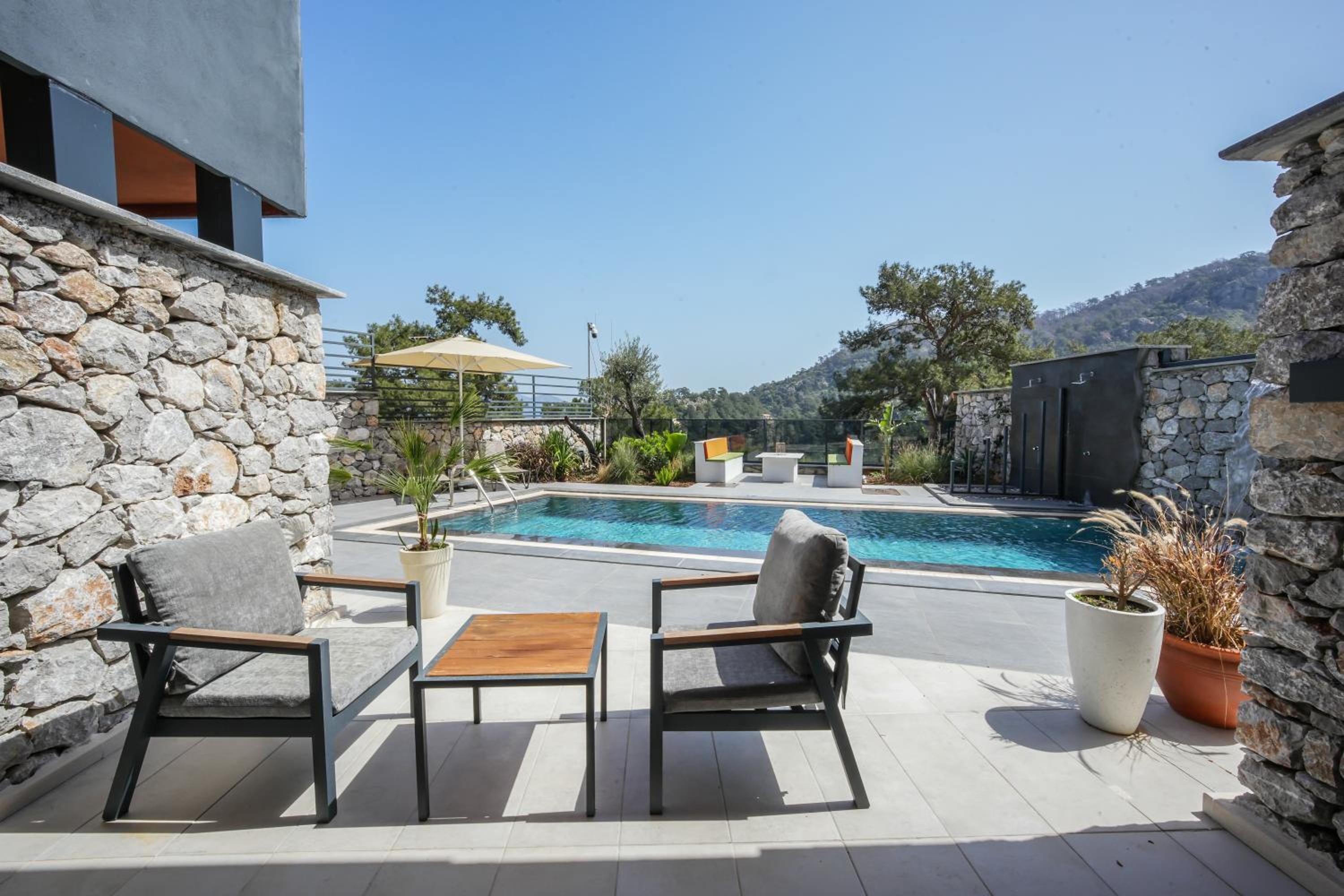 Triple Room with Pool View - Photo 16