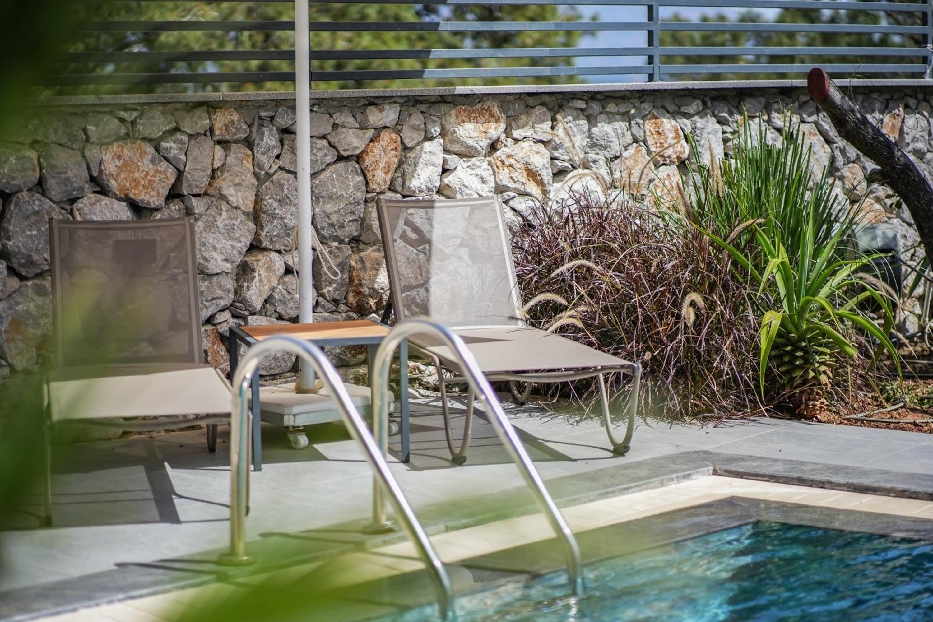 Triple Room with Pool View - Photo 3