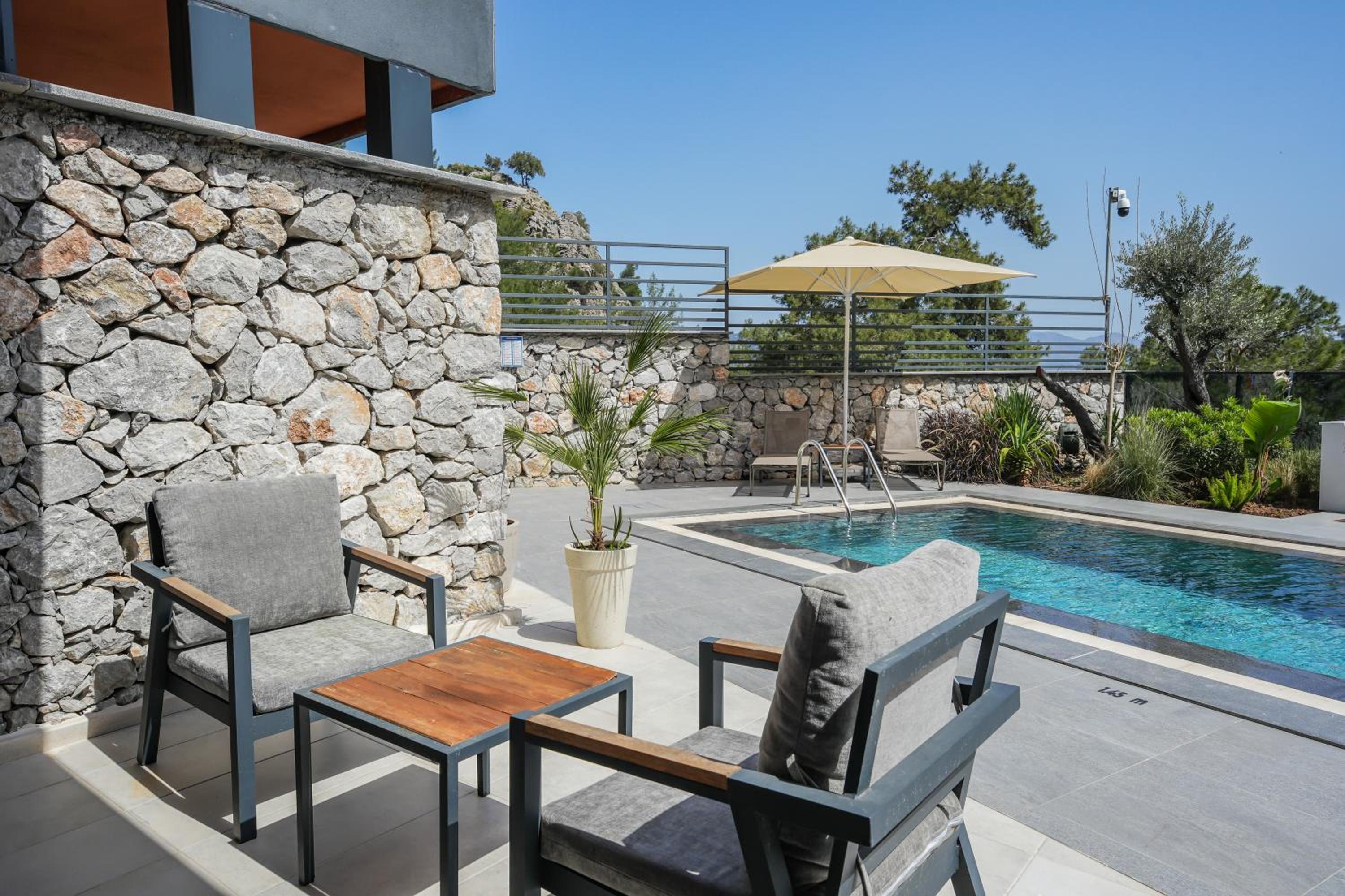 Triple Room with Pool View - Photo 20
