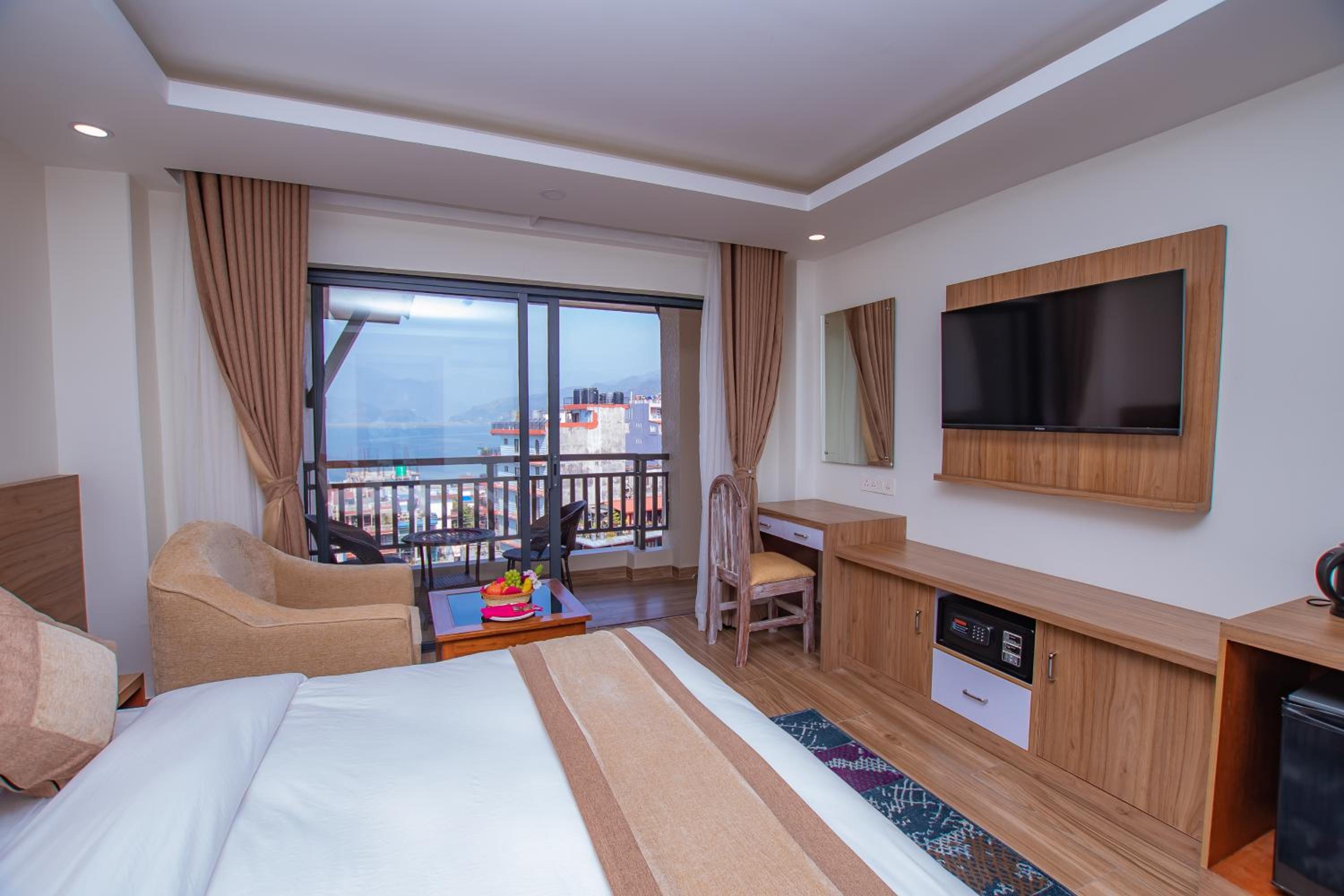Deluxe Double Room - Photo 9