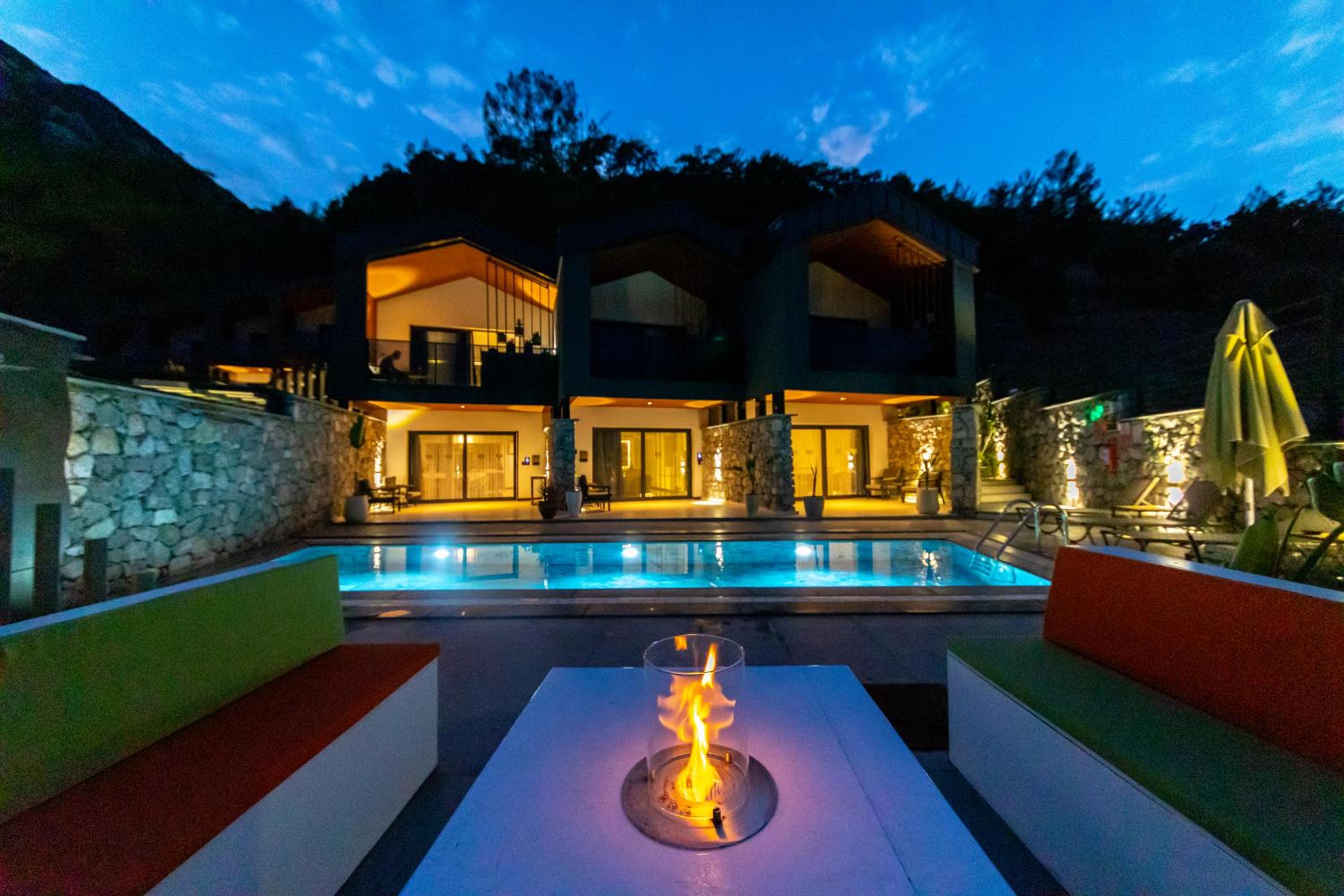 Triple Room with Pool View - Photo 21