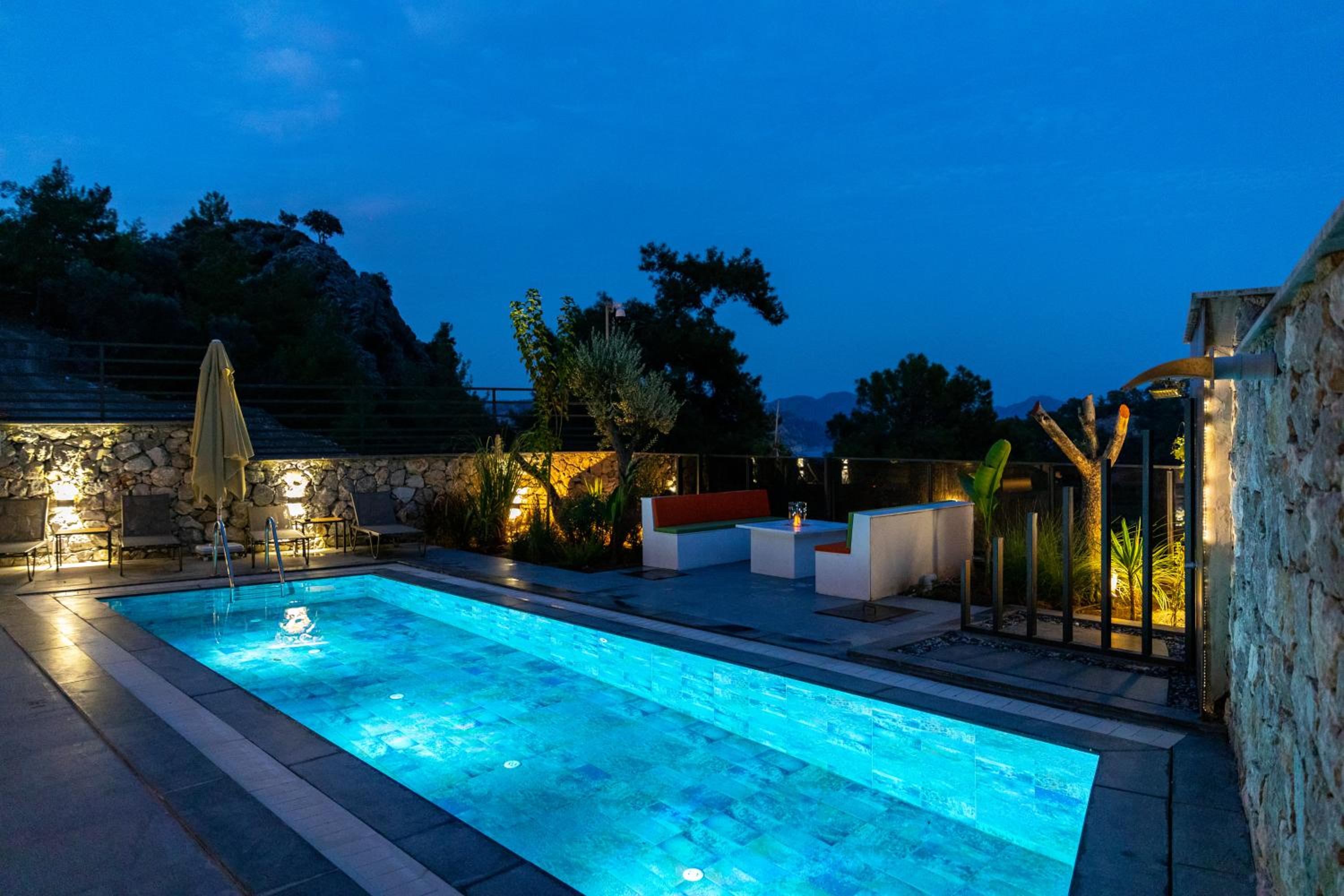 Triple Room with Pool View - Photo 18