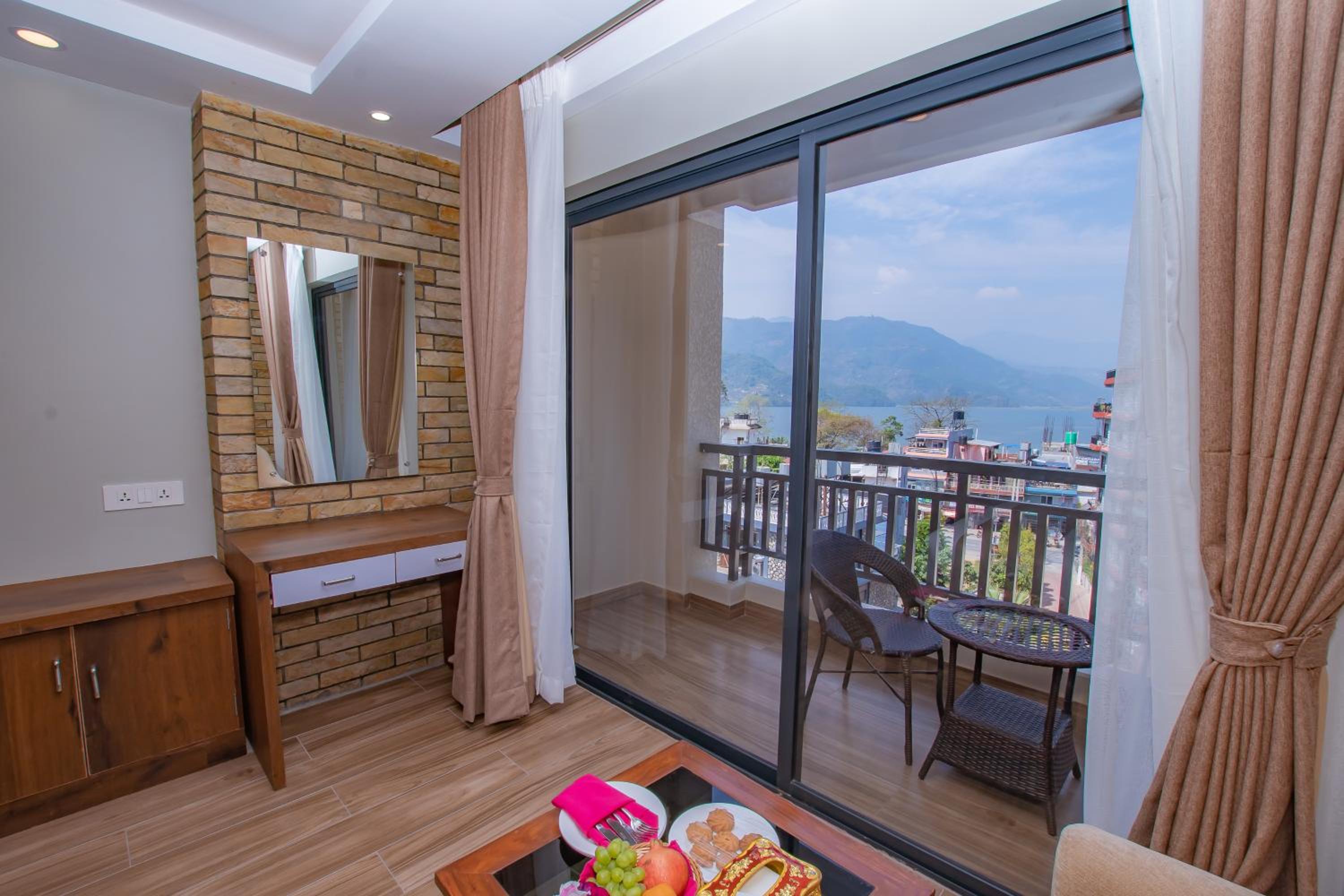 Deluxe Double Room - Photo 8