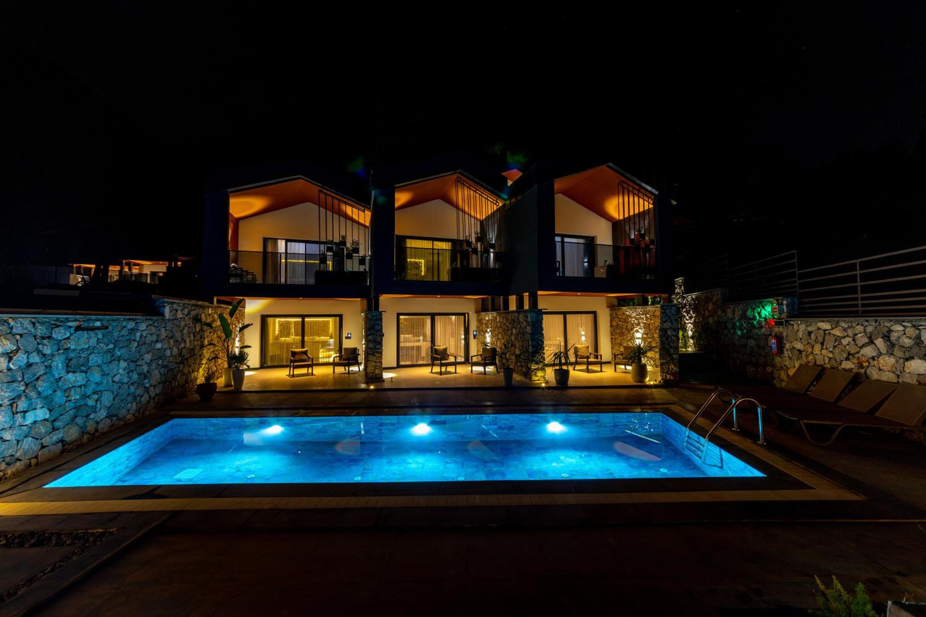 Triple Room with Pool View - Photo 17