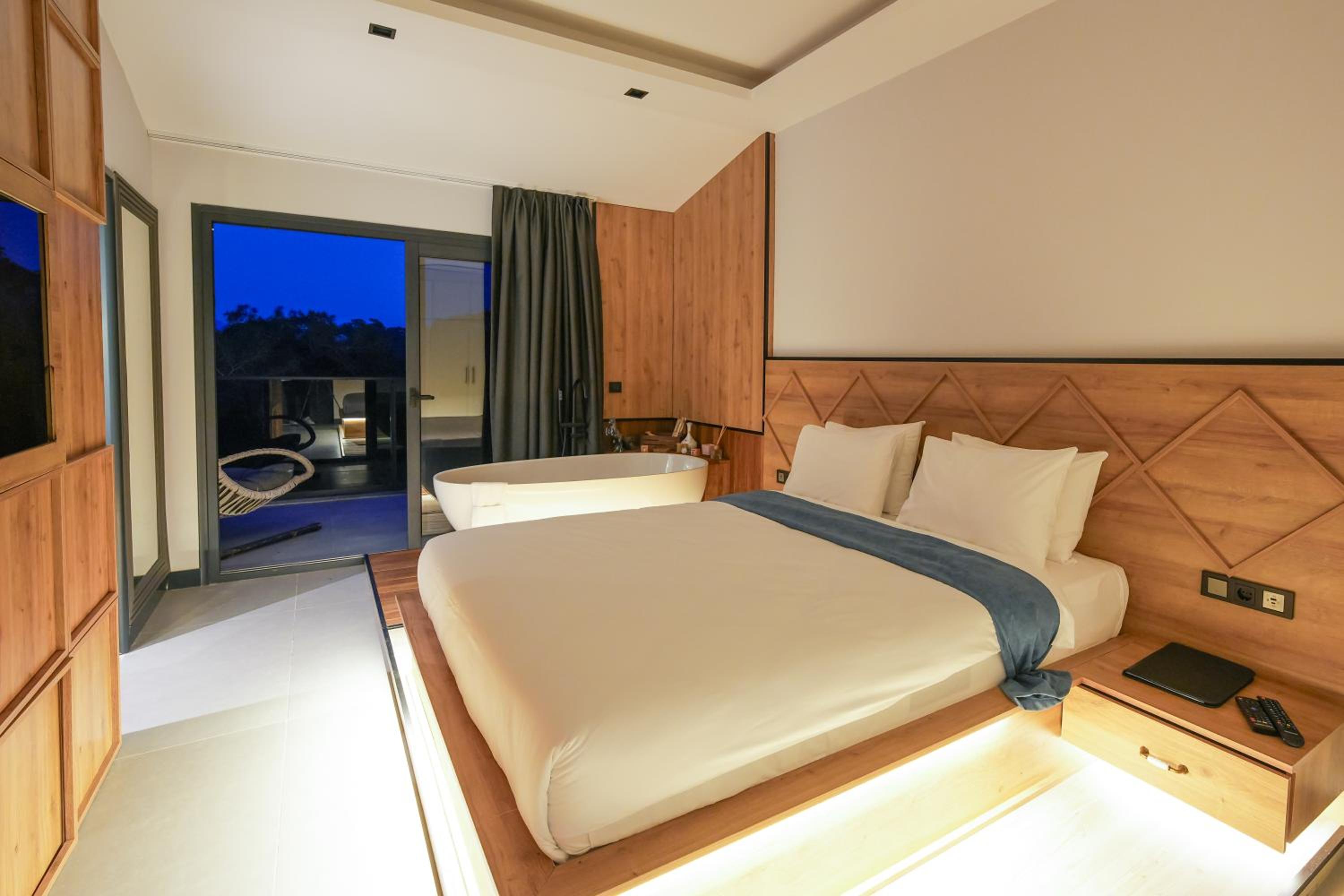 King Suite - Photo 1