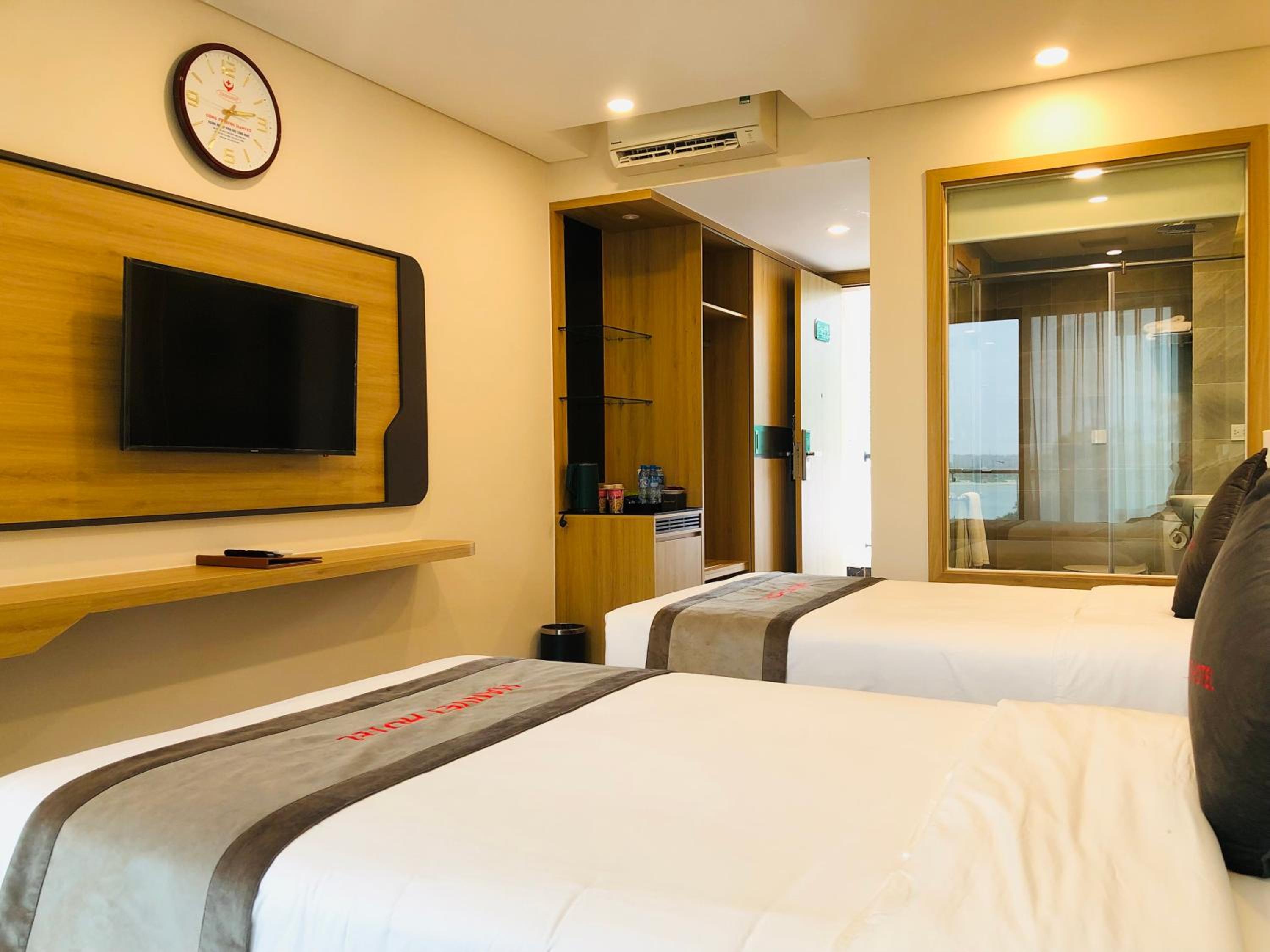Deluxe Twin Room with Sea View photo 2
