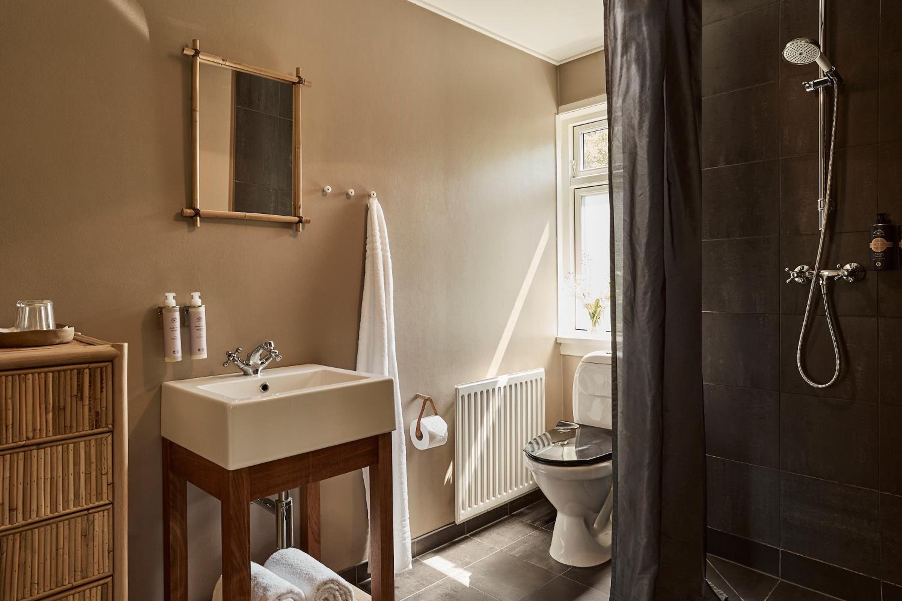 Standard Double Room With Shared Bathroom photo 2