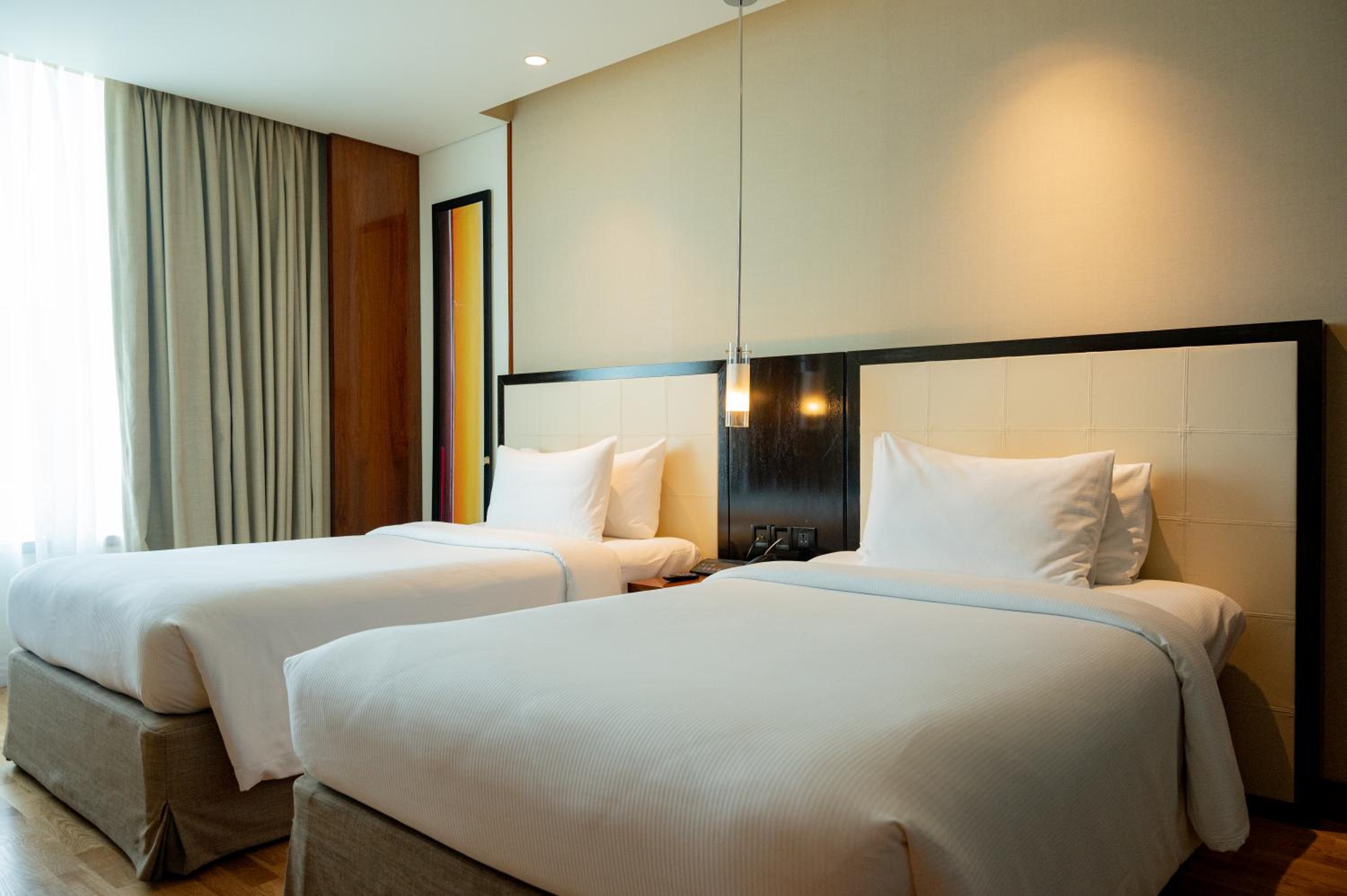 Deluxe Room Twin Beds - Photo 2