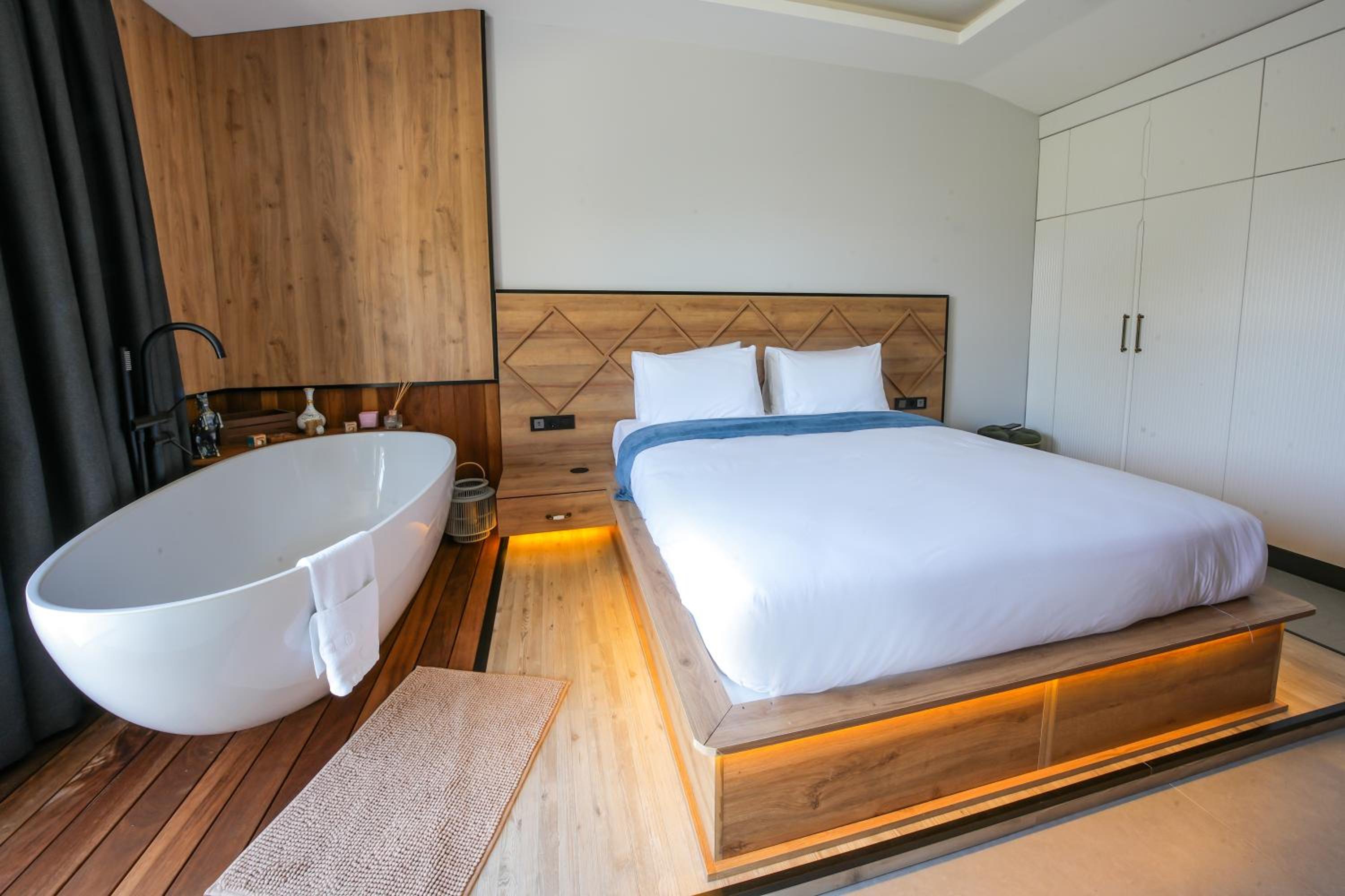 King Suite - Photo 7