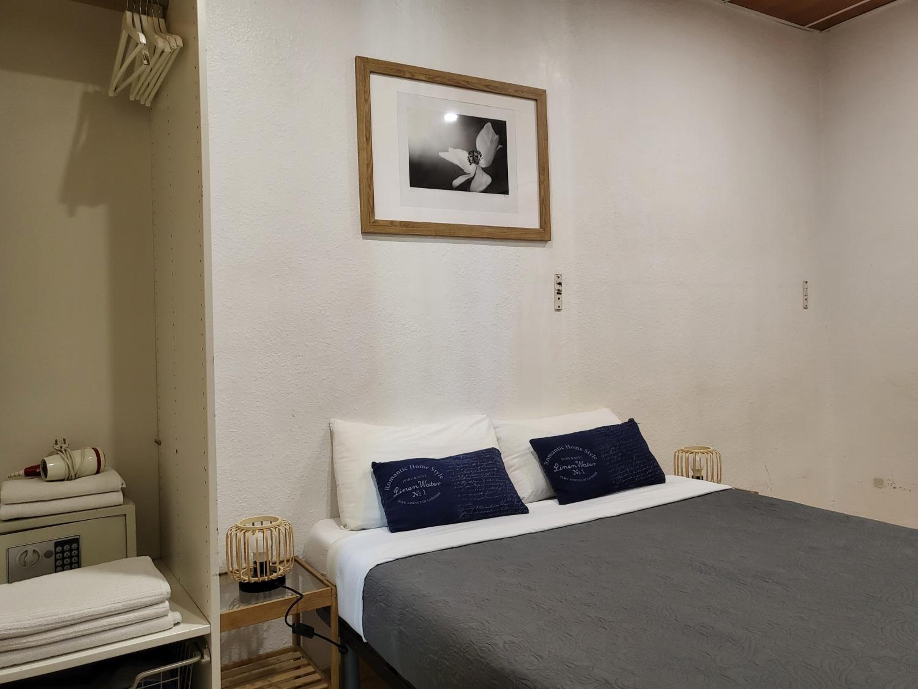 Habitación familiar con baño privado y balcón