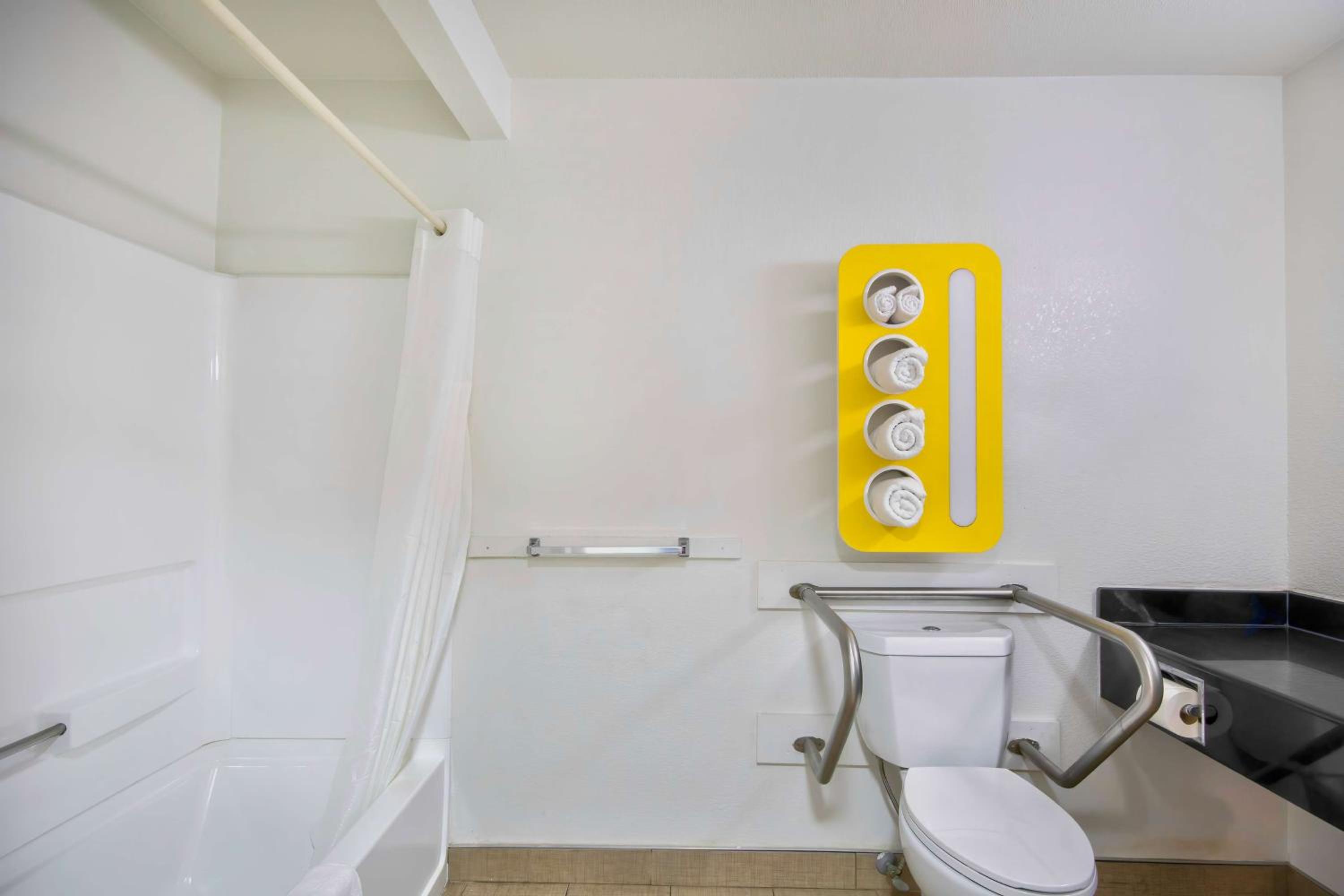 Quadruple Room - Disability Access - Roll in Shower photo 2