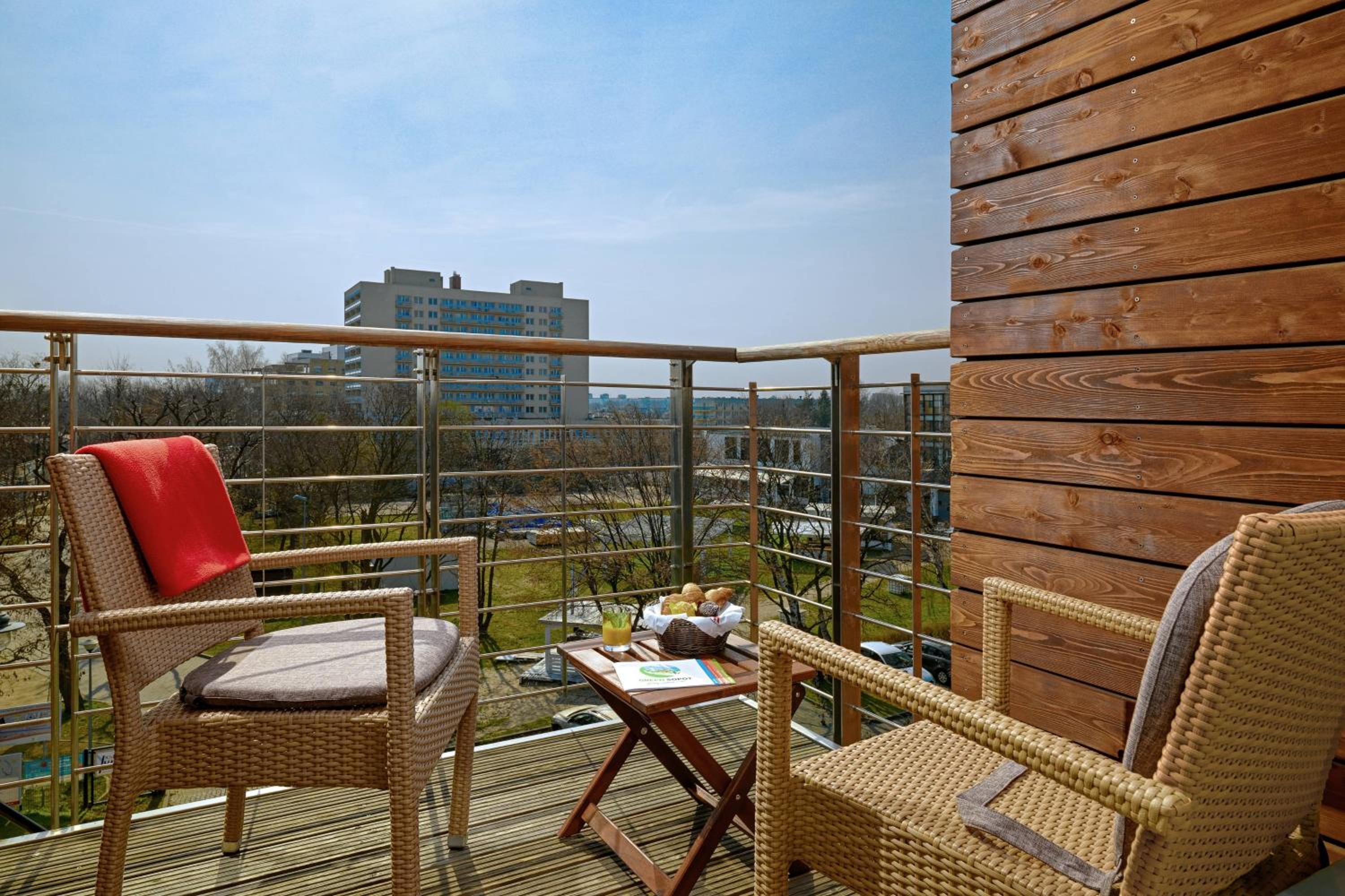 Family room, Guest room, 1 King, Sofa bed, Balcony thumbnail 6