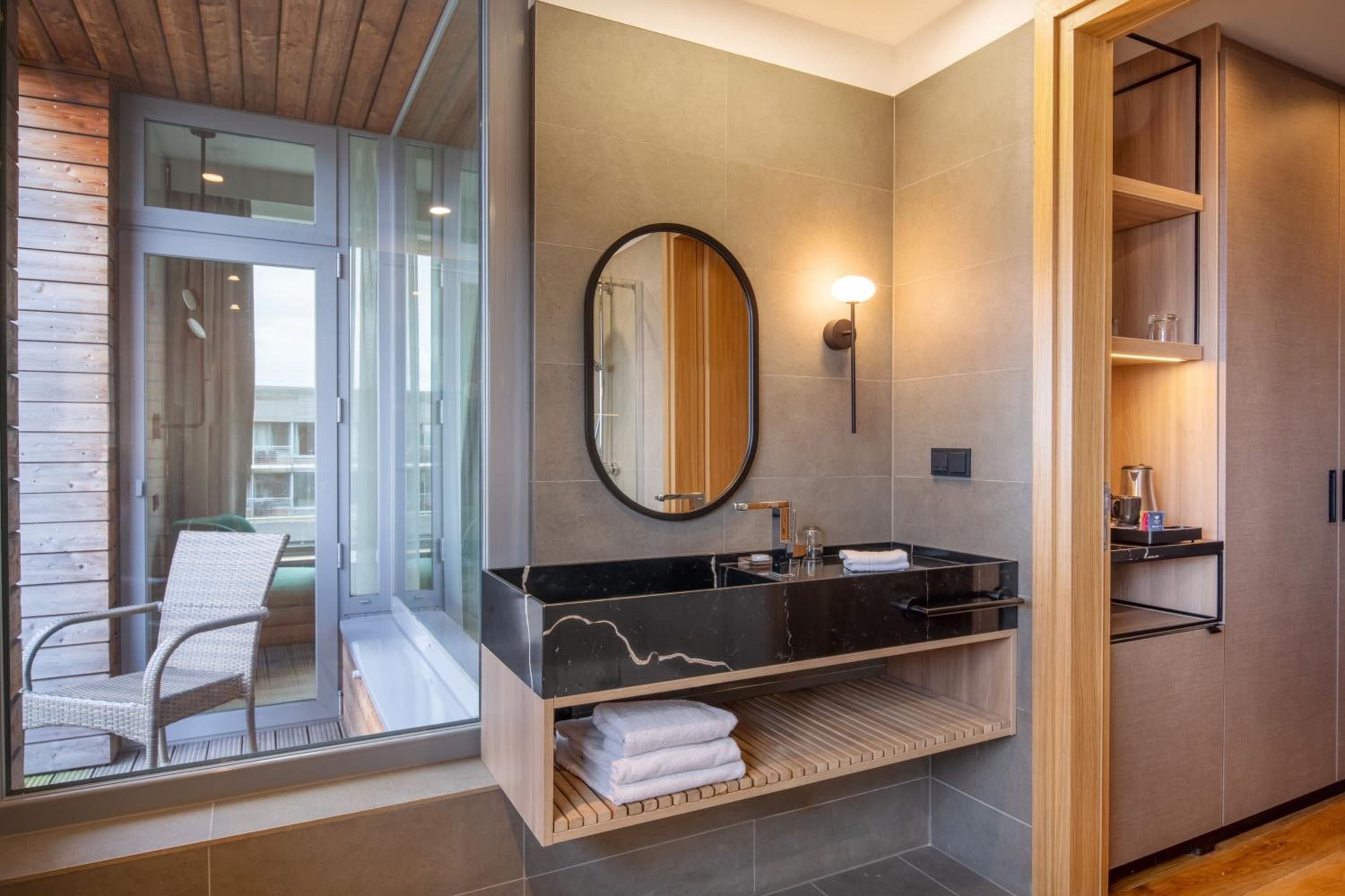 Superior King Room with Balcony and Sea View